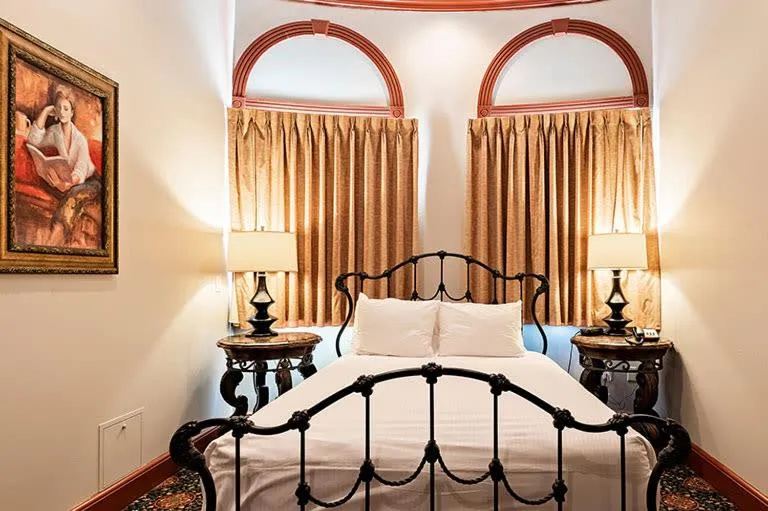 Bed in Chateau Avalon