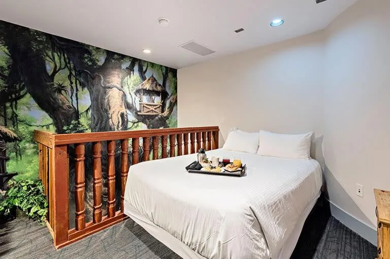 Bed in Chateau Avalon