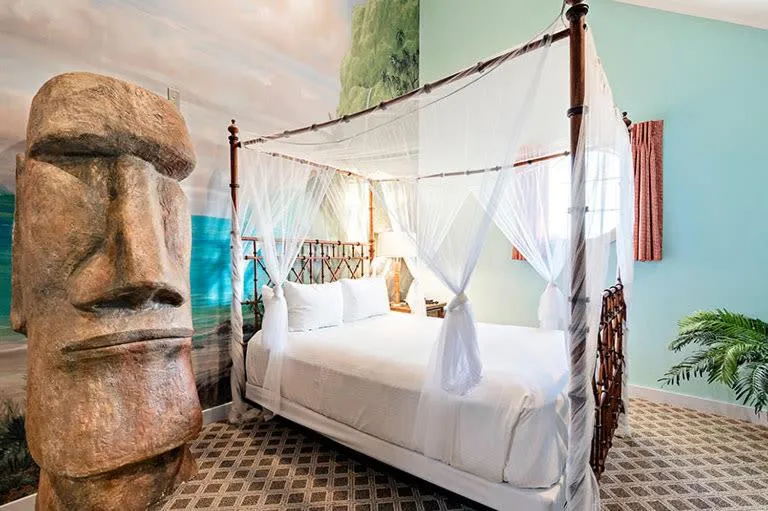 Bed in Chateau Avalon