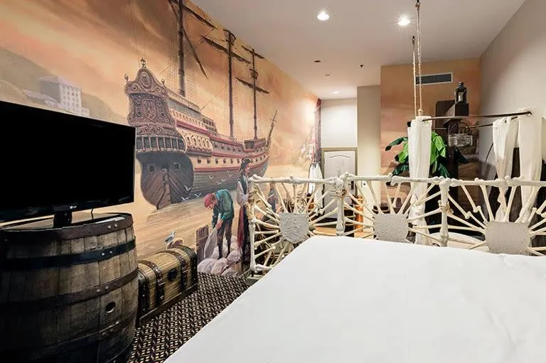 Bed in Chateau Avalon