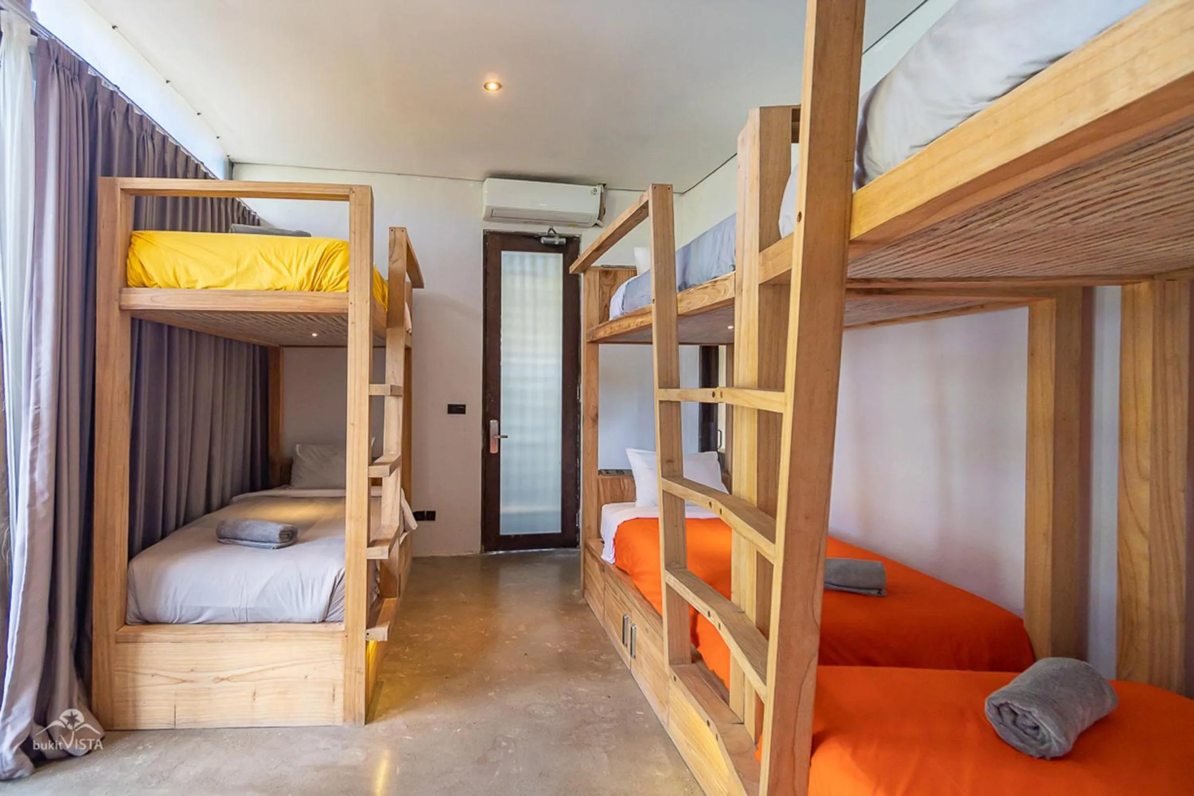 bunk bed, Bed in Bong Hostel Nusa Lembongan by Bukit Vista