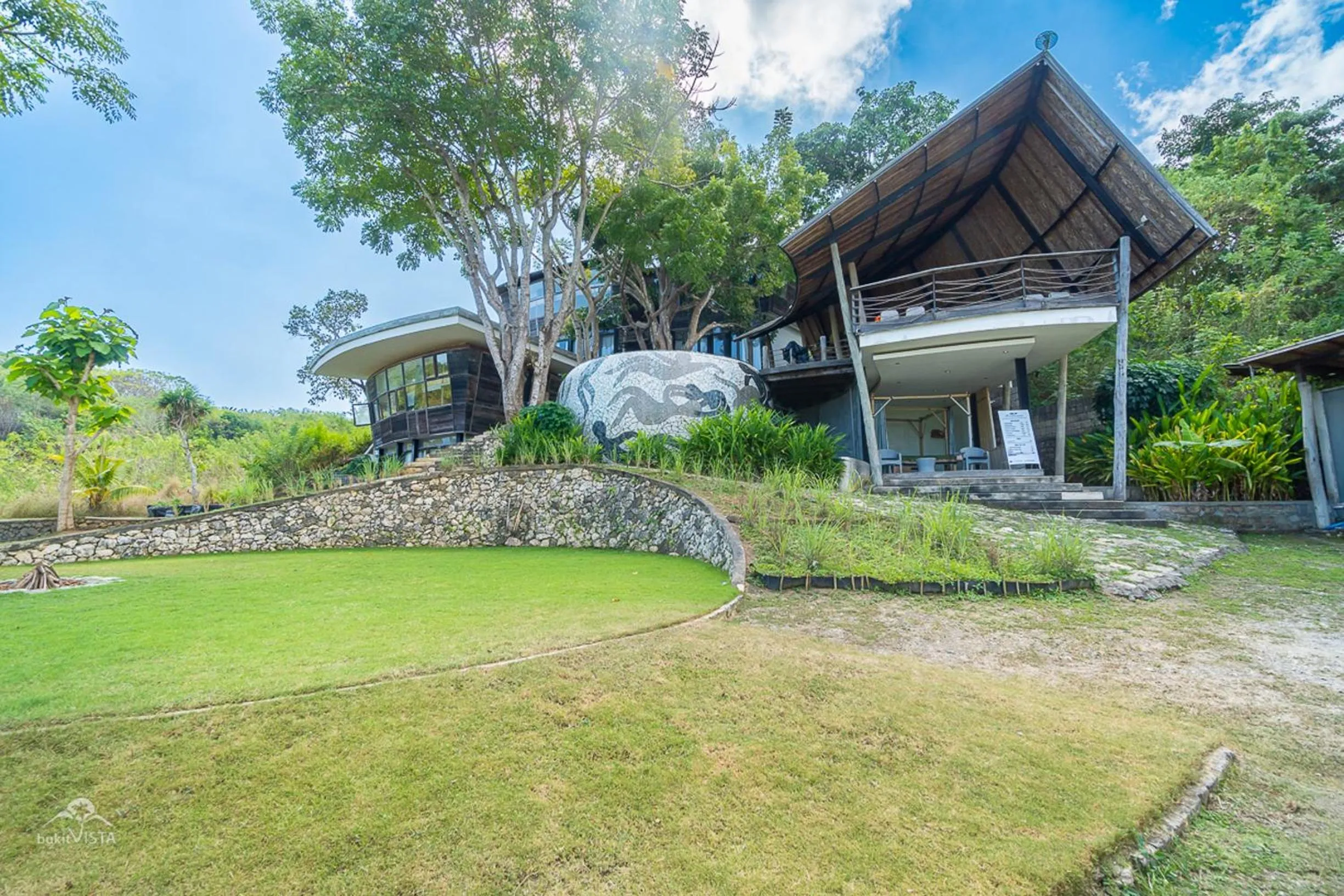 Property building in Bong Hostel Nusa Lembongan by Bukit Vista