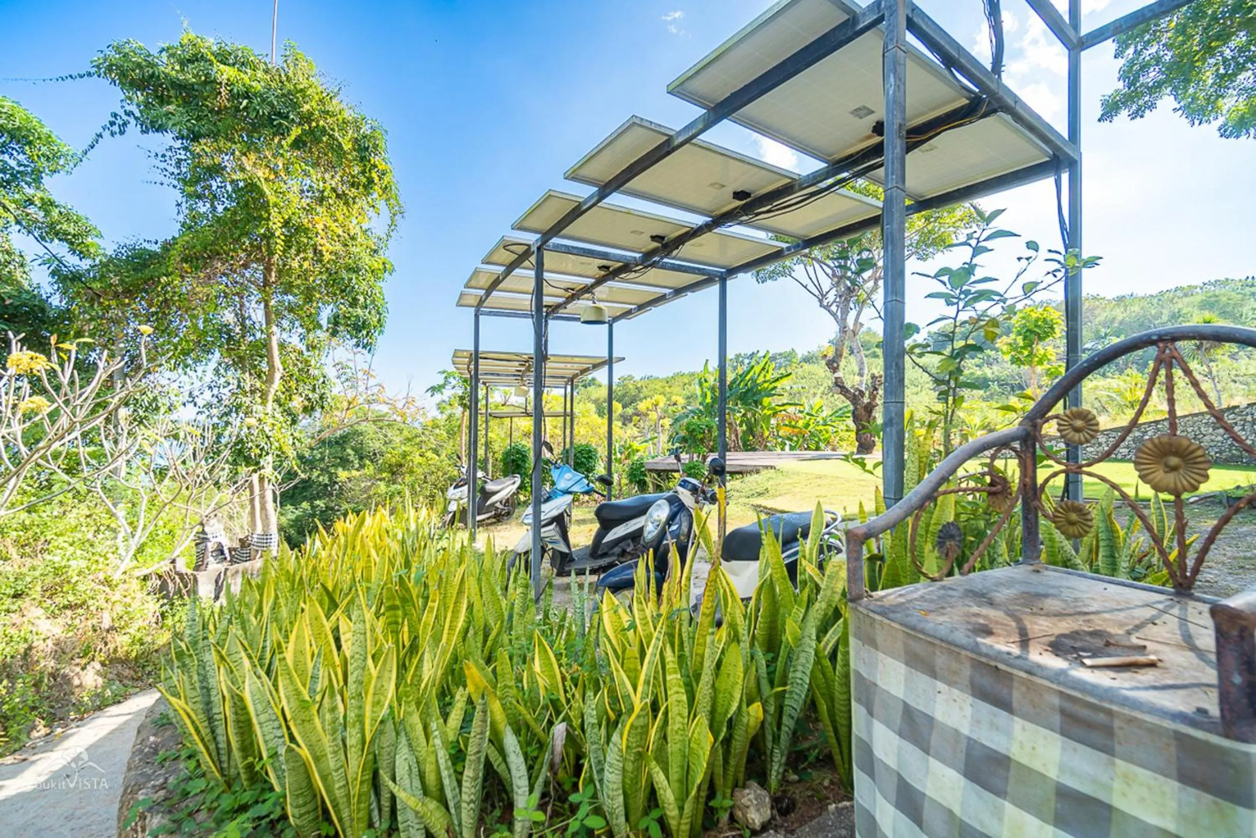 Parking in Bong Hostel Nusa Lembongan by Bukit Vista