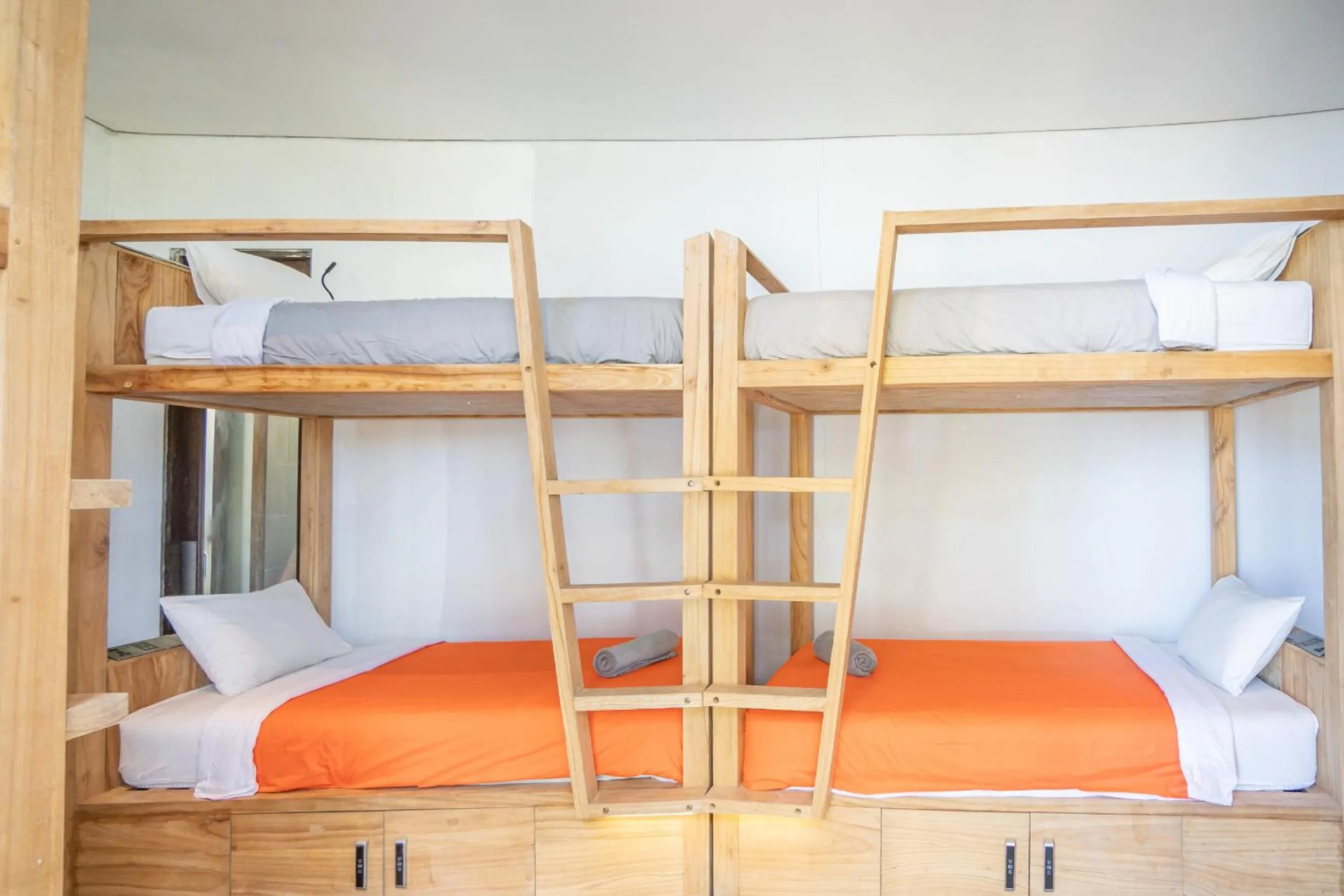 bunk bed, Bed in Bong Hostel Nusa Lembongan by Bukit Vista