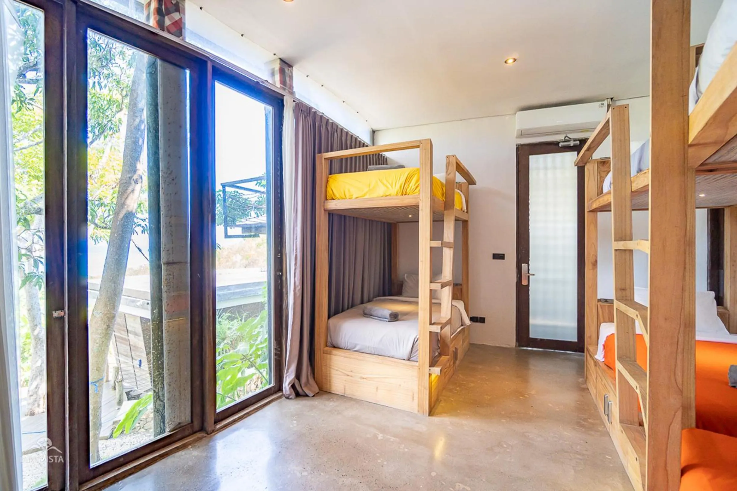 bunk bed, Bed in Bong Hostel Nusa Lembongan by Bukit Vista