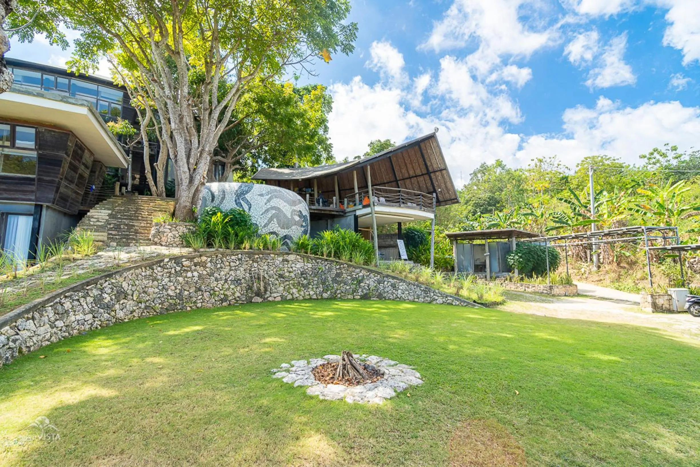 Property building in Bong Hostel Nusa Lembongan by Bukit Vista