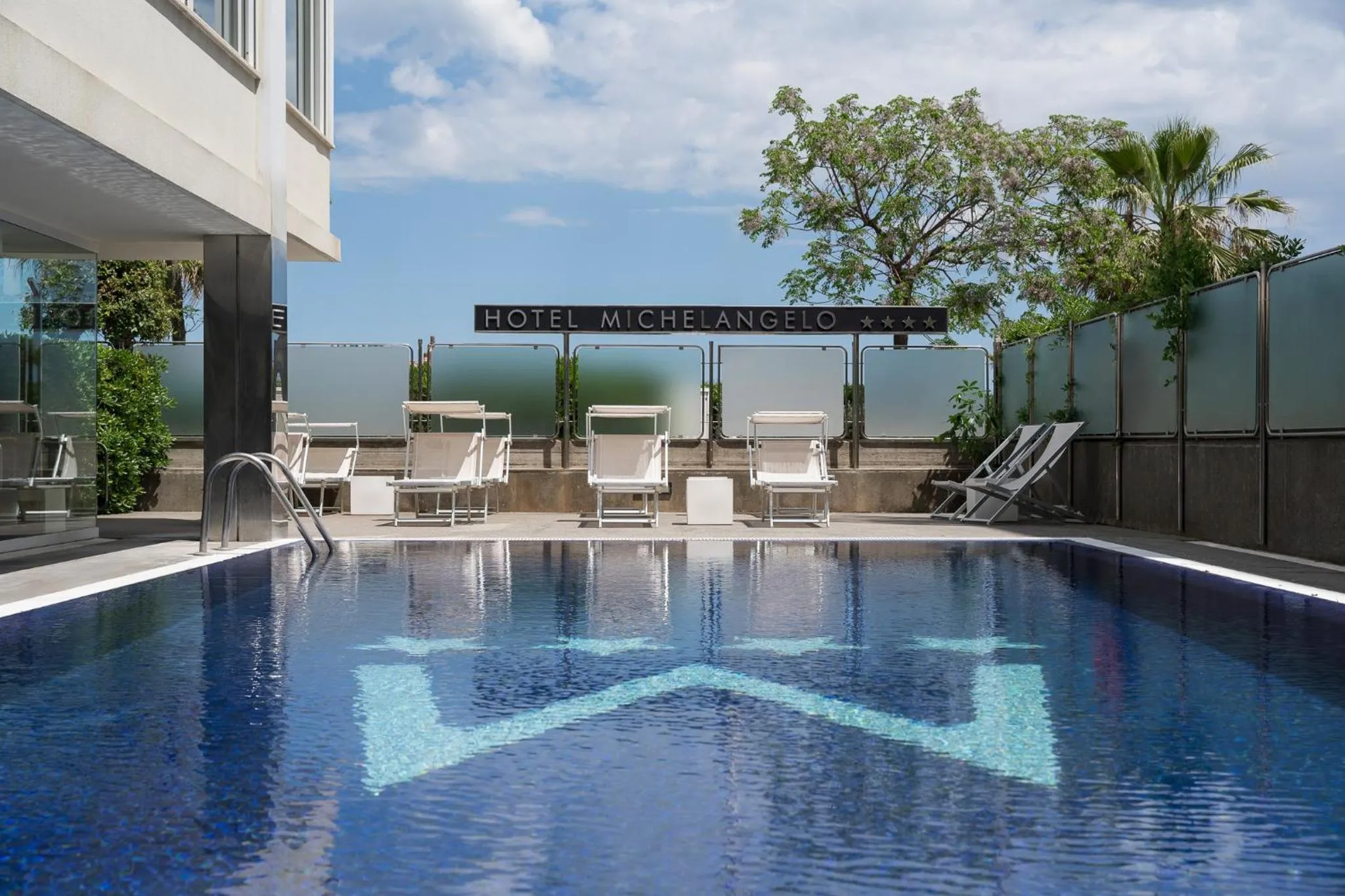 Swimming pool in Hotel Michelangelo