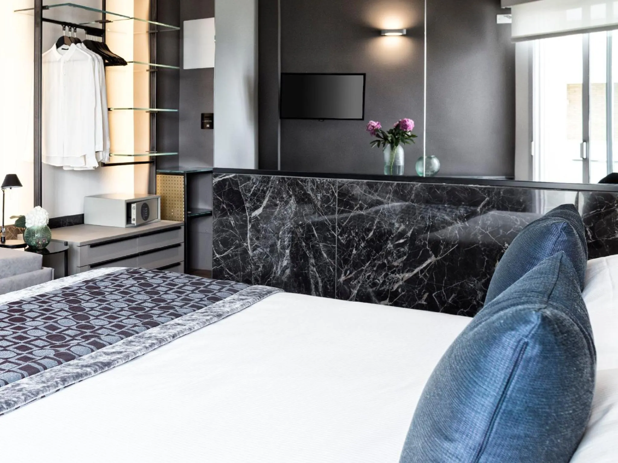 Bed in Hotel Michelangelo