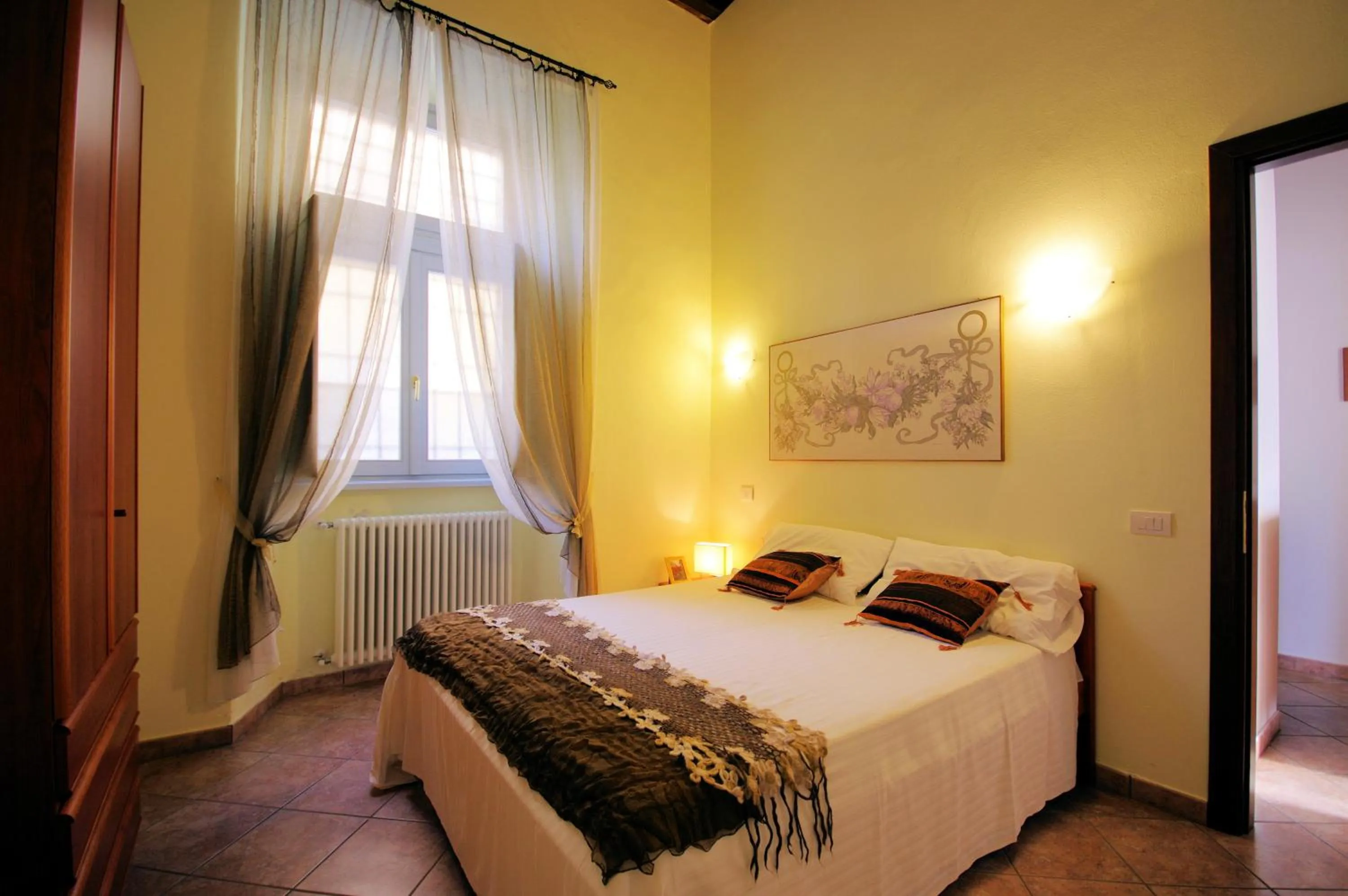 Photo of the whole room, Bed in Residence Celeste