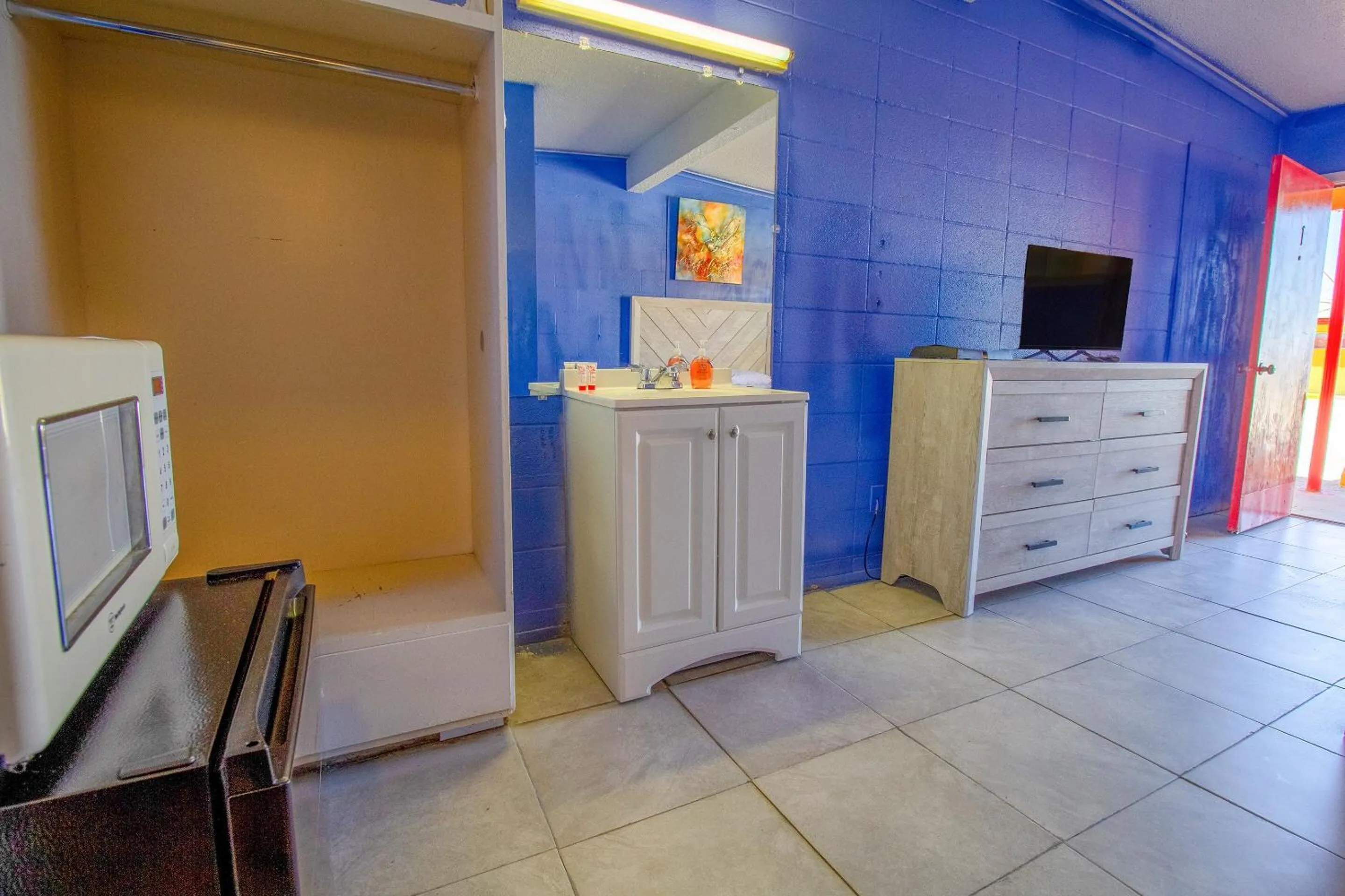 Bedroom in Wheeler Inn Texas, US - 83 By OYO