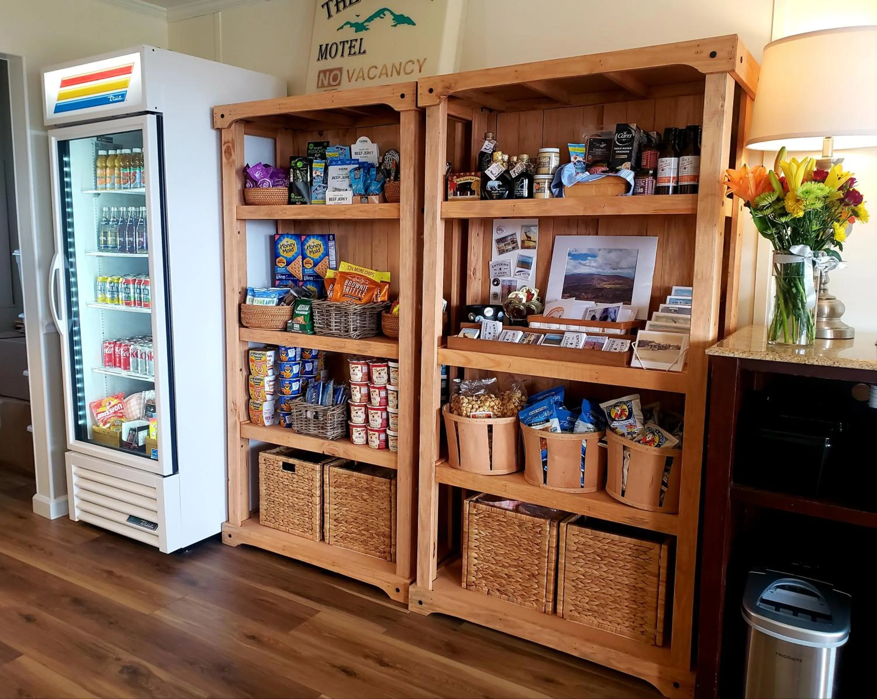 On-site shops in Blue Vista Motor Lodge