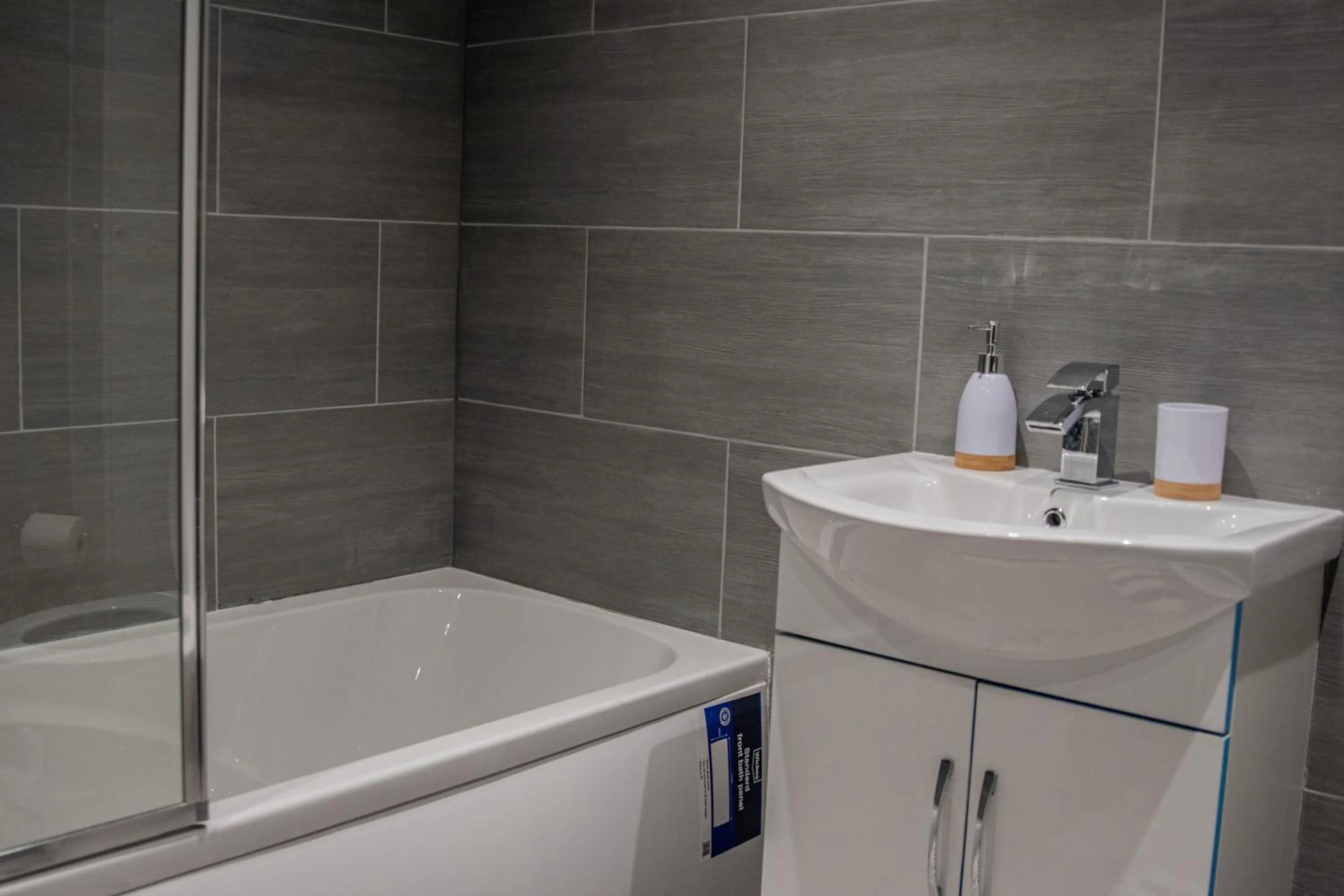 Bathroom in BV Comfy Spacious 3 Bedroom House At Tatton Street Manchester