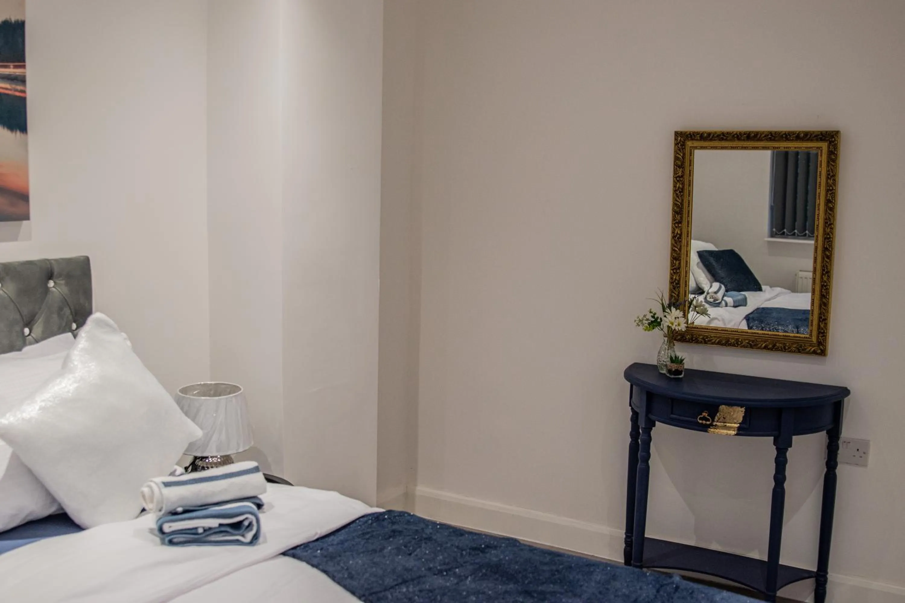 Bedroom in BV Comfy Spacious 3 Bedroom House At Tatton Street Manchester