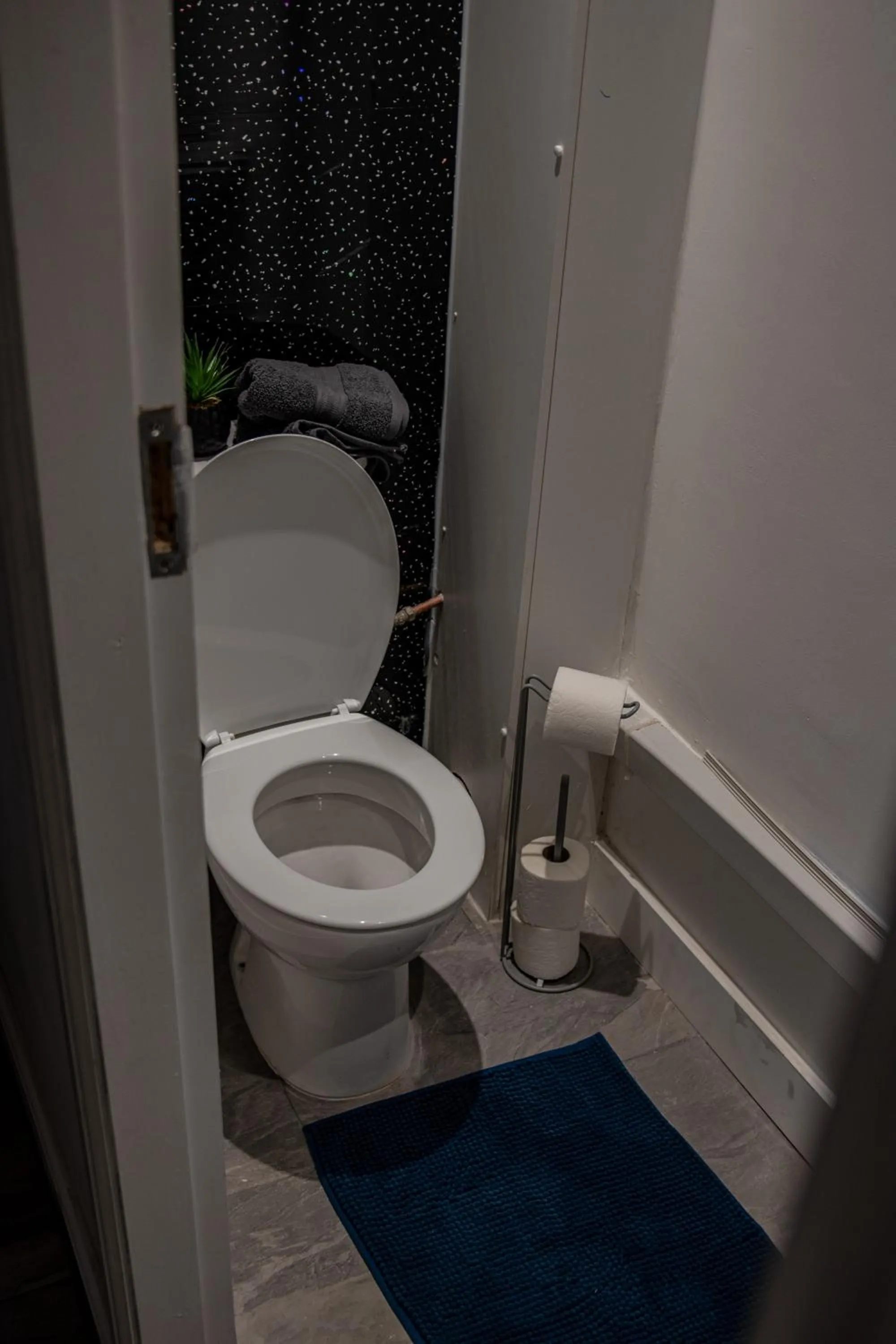 Bathroom in BV Comfy Spacious 3 Bedroom House At Tatton Street Manchester