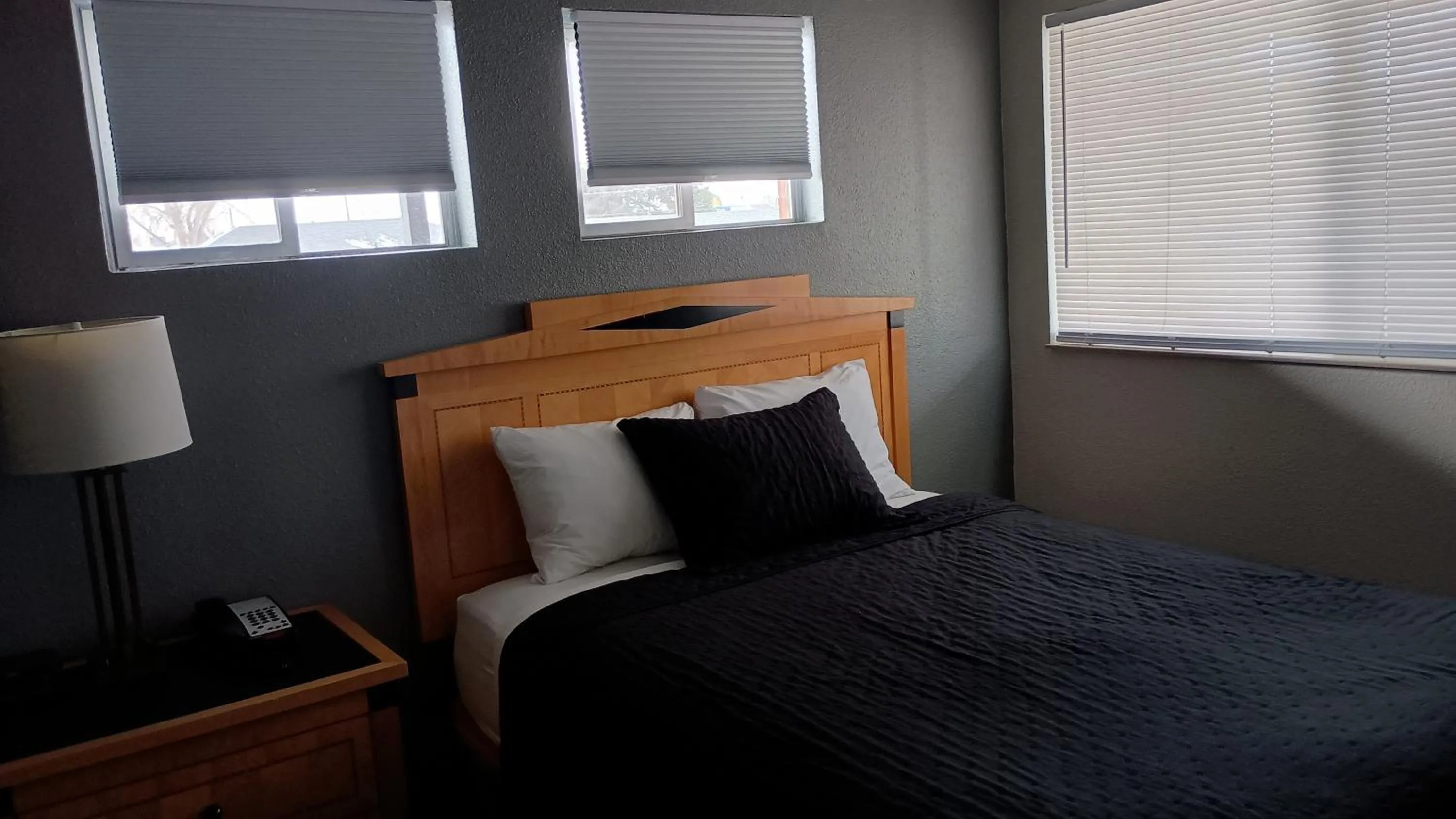 View (from property/room), Bed in Econo Inn