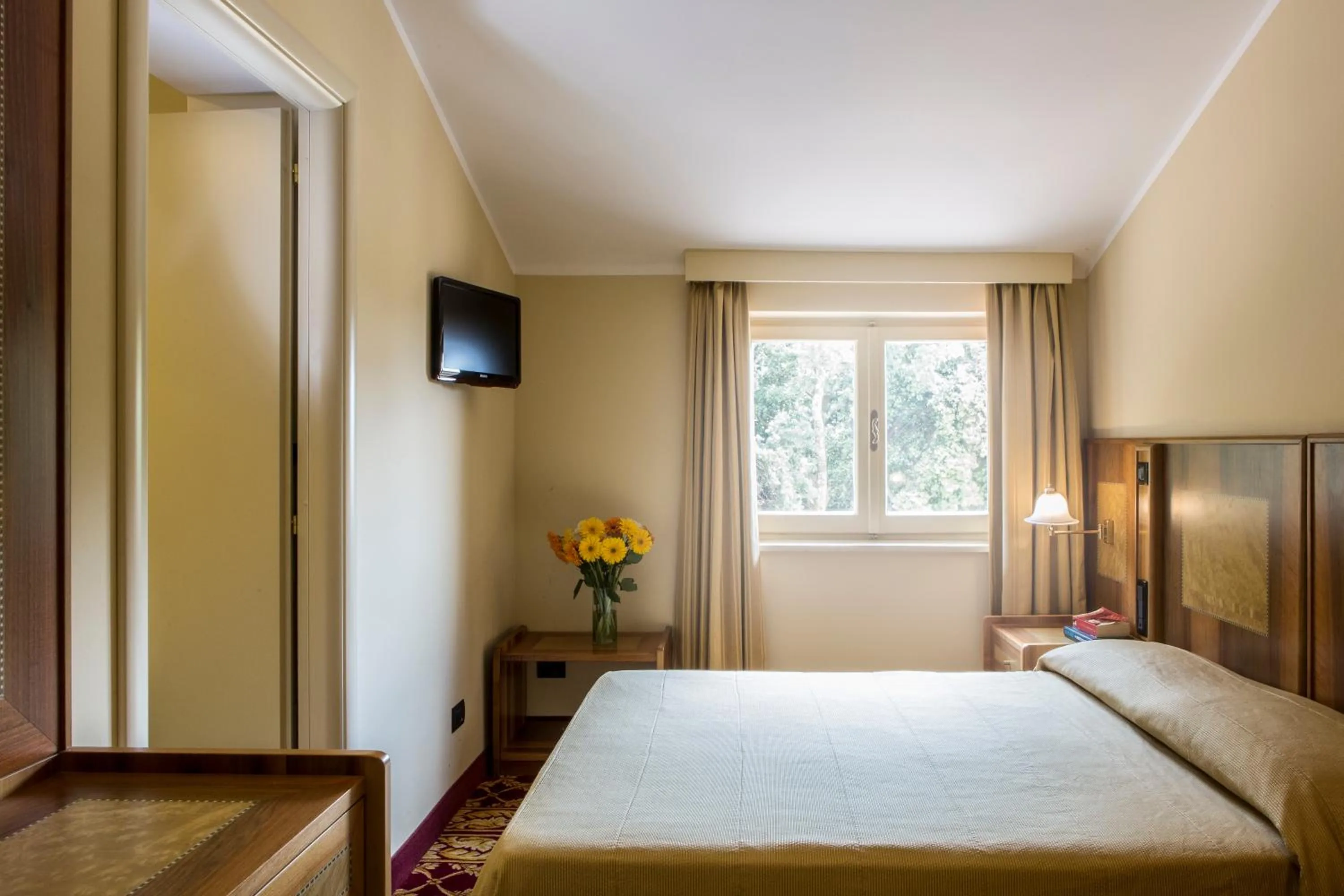 Bedroom, Bed in Villa Tuscolana