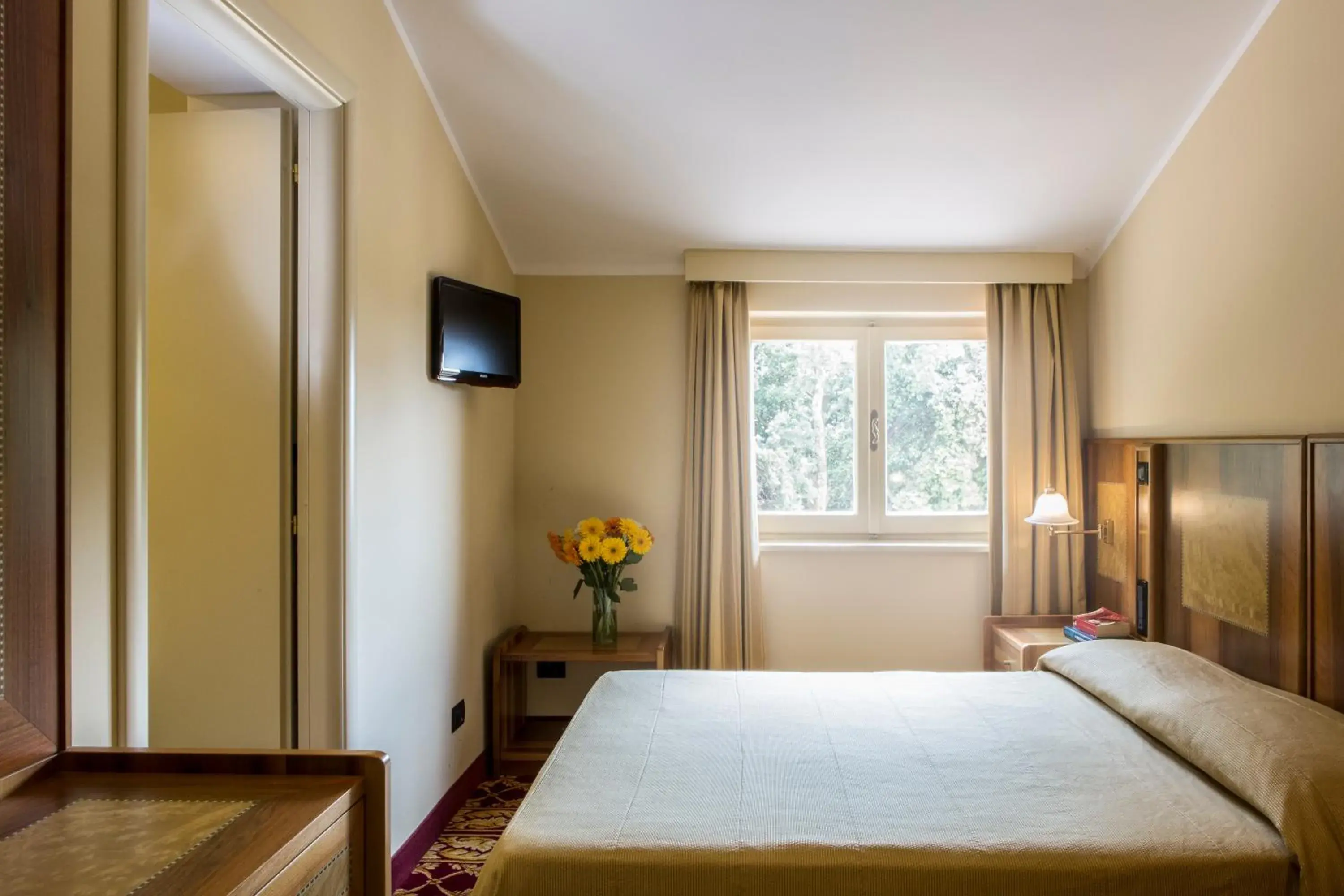 Classic Double or Twin Room in Villa Tuscolana Classic Double or Twin Room in Villa Tuscolana