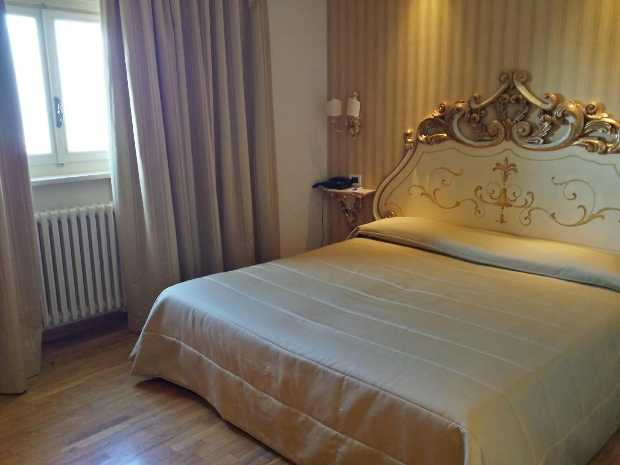 Bedroom, Bed in Villa Tuscolana