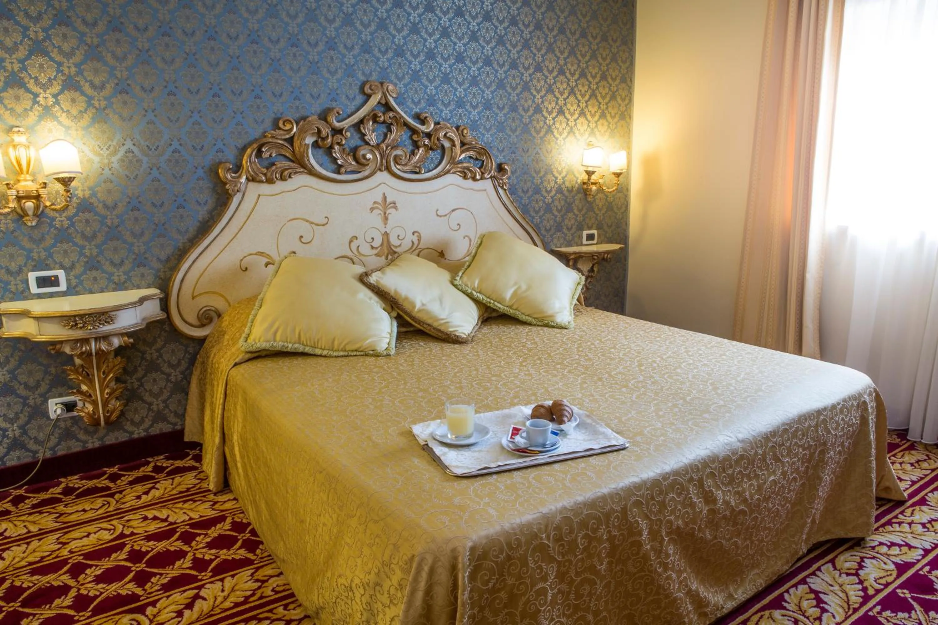 Bedroom, Bed in Villa Tuscolana