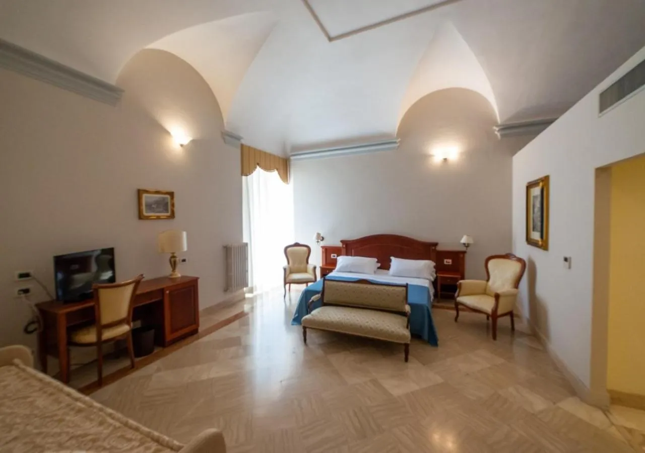 Bedroom, Bed in Villa Tuscolana