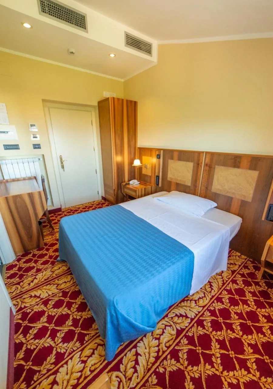 Bedroom, Bed in Villa Tuscolana