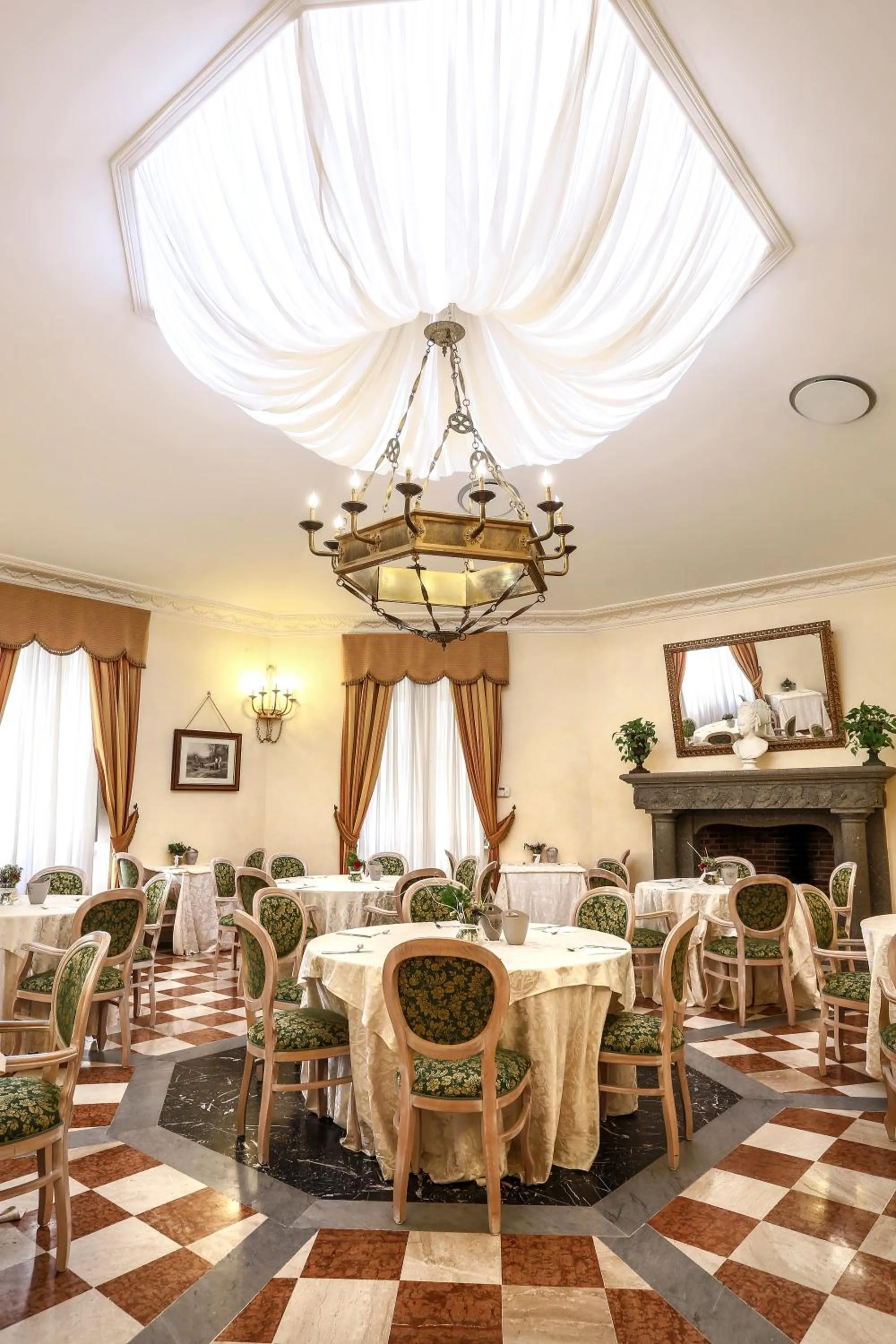 Restaurant/places to eat in Villa Tuscolana