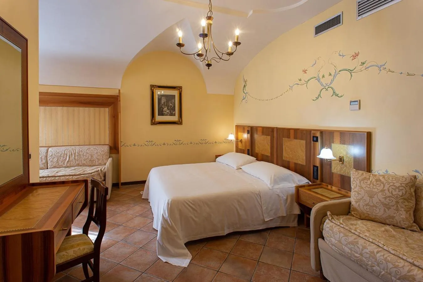 Bedroom, Bed in Villa Tuscolana