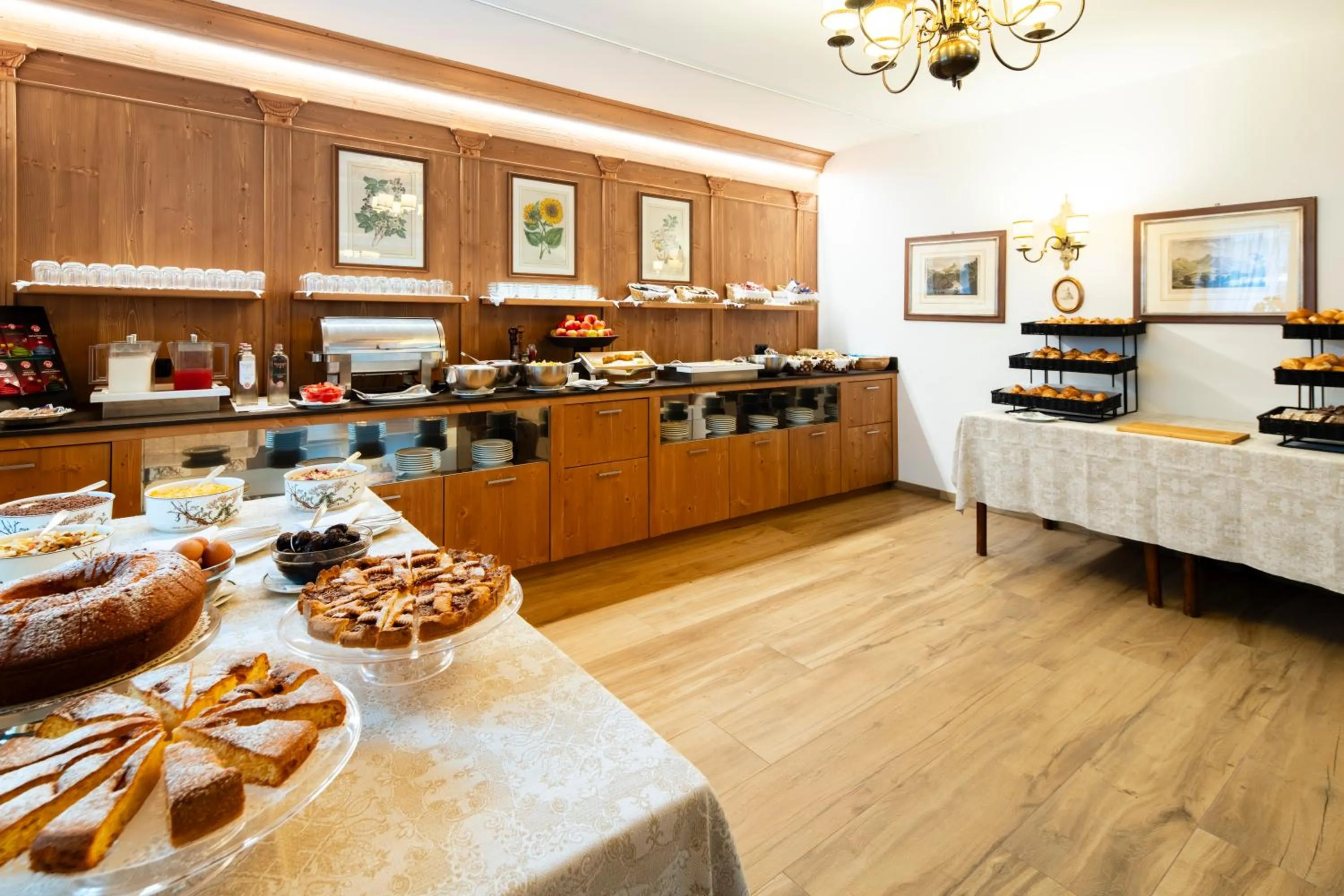 Food in Hotel Menardi