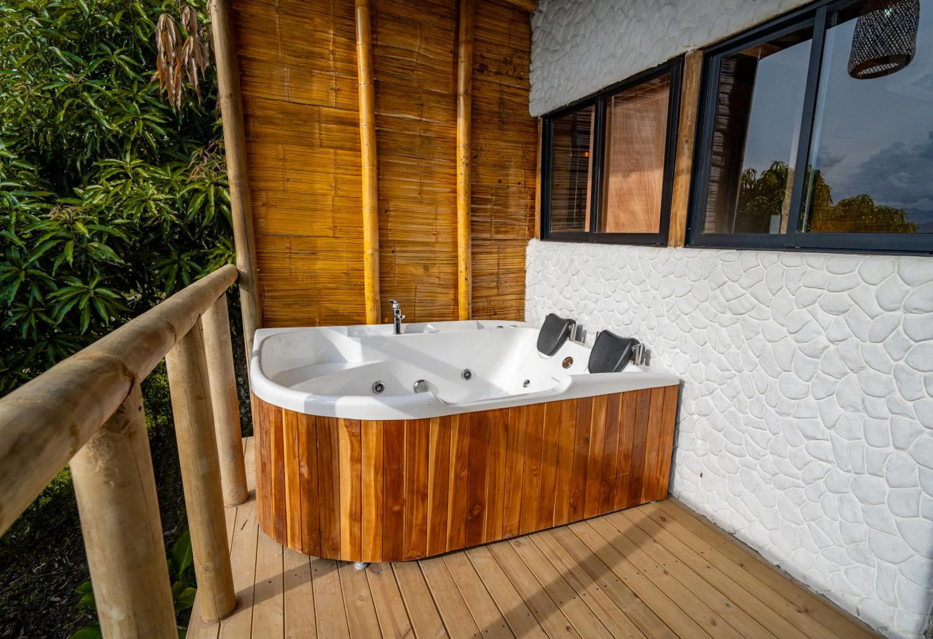 Hot Tub in Glamping Mirador Santa Fe-Sopetran