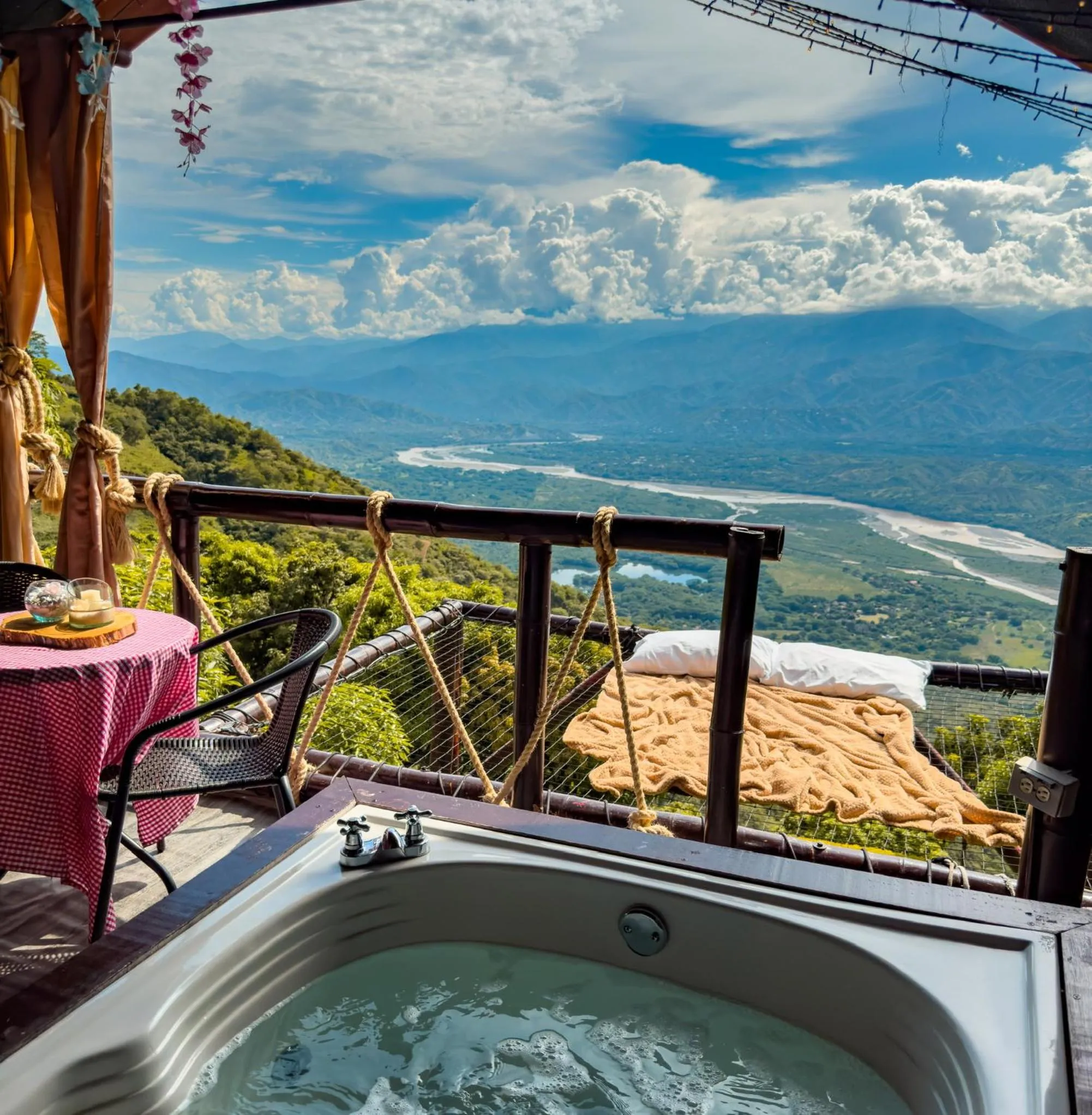 Hot Tub in Glamping Mirador Santa Fe-Sopetran
