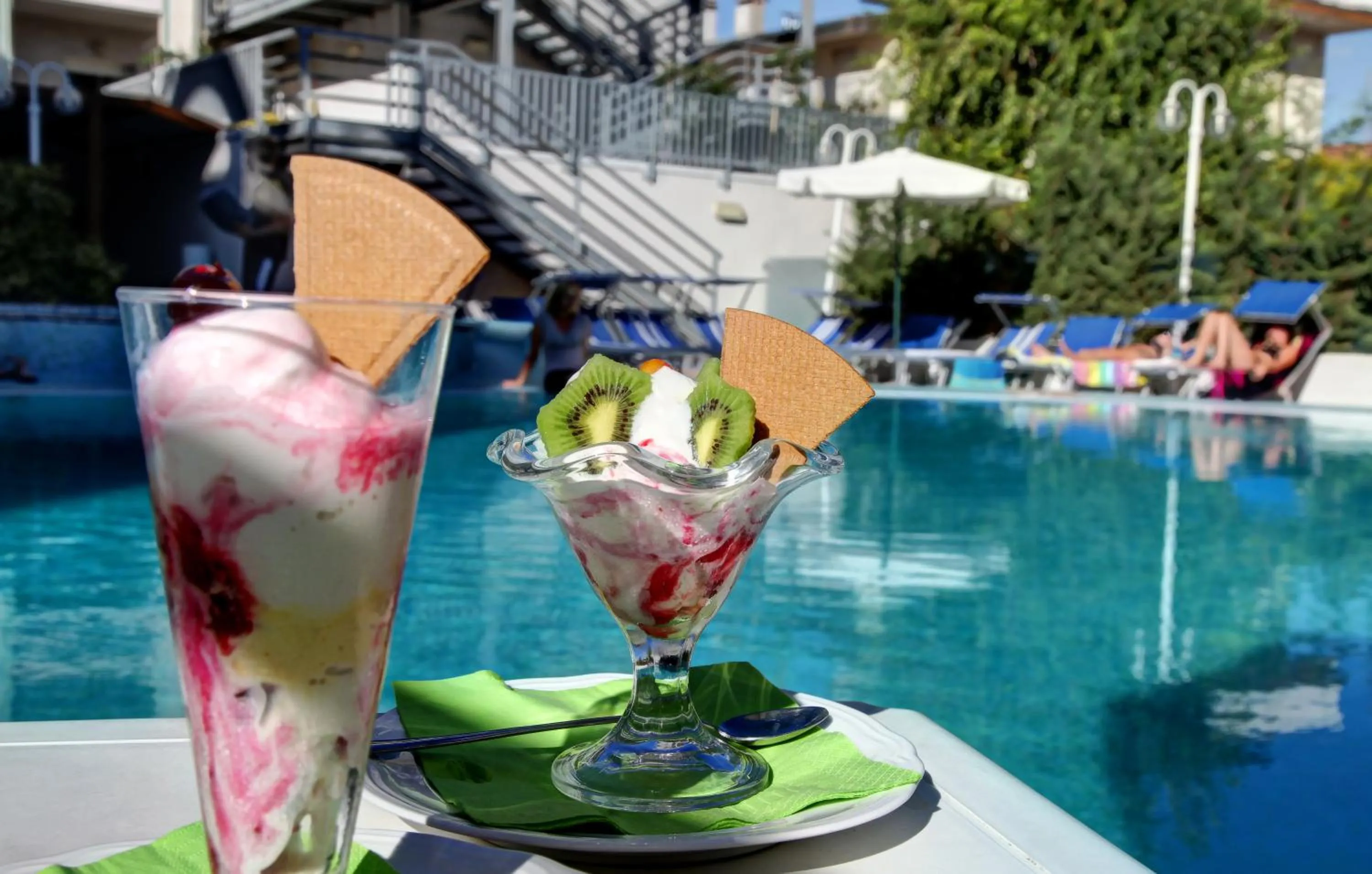 Swimming pool in Hotel Palace