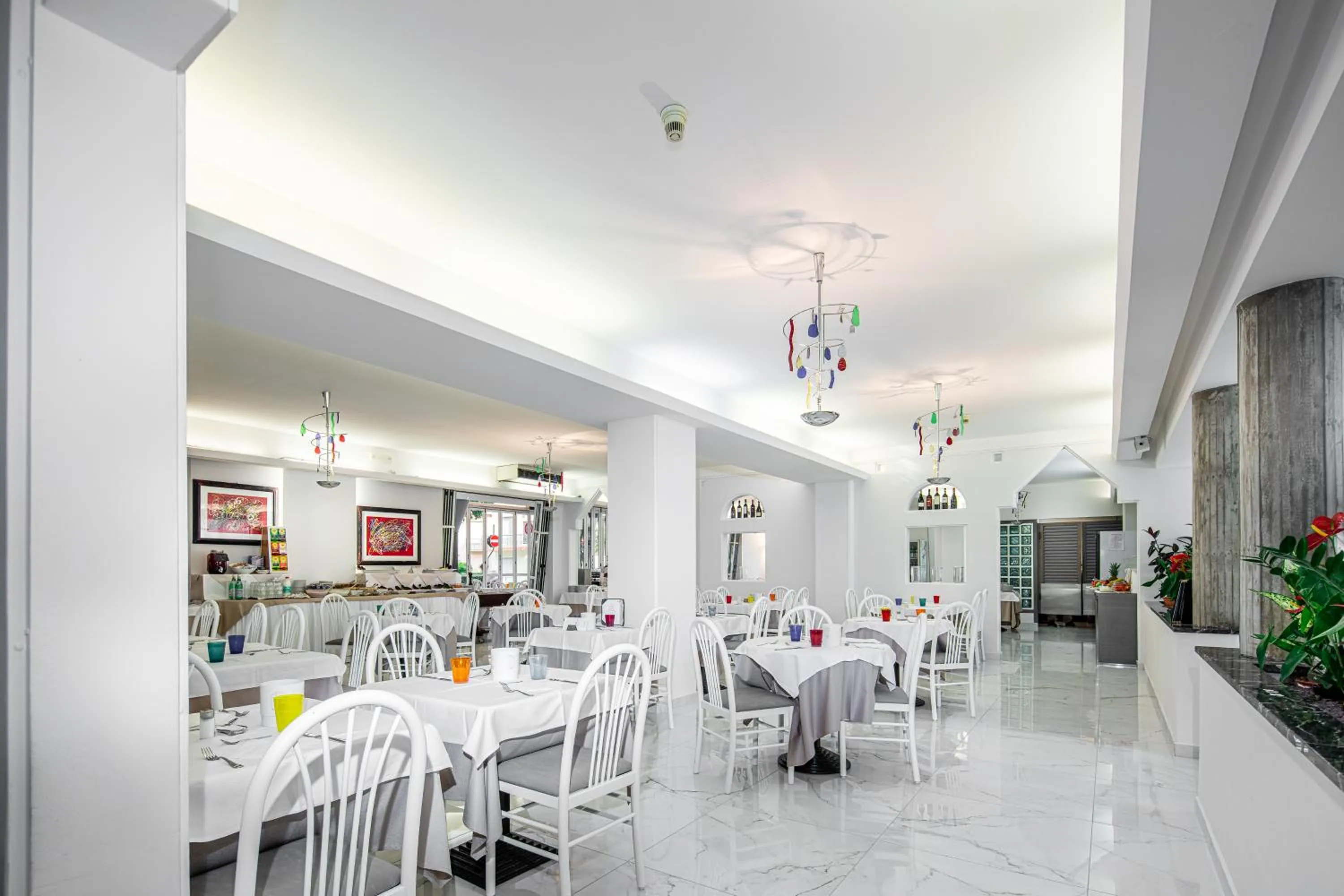 Restaurant/places to eat in Hotel Palace