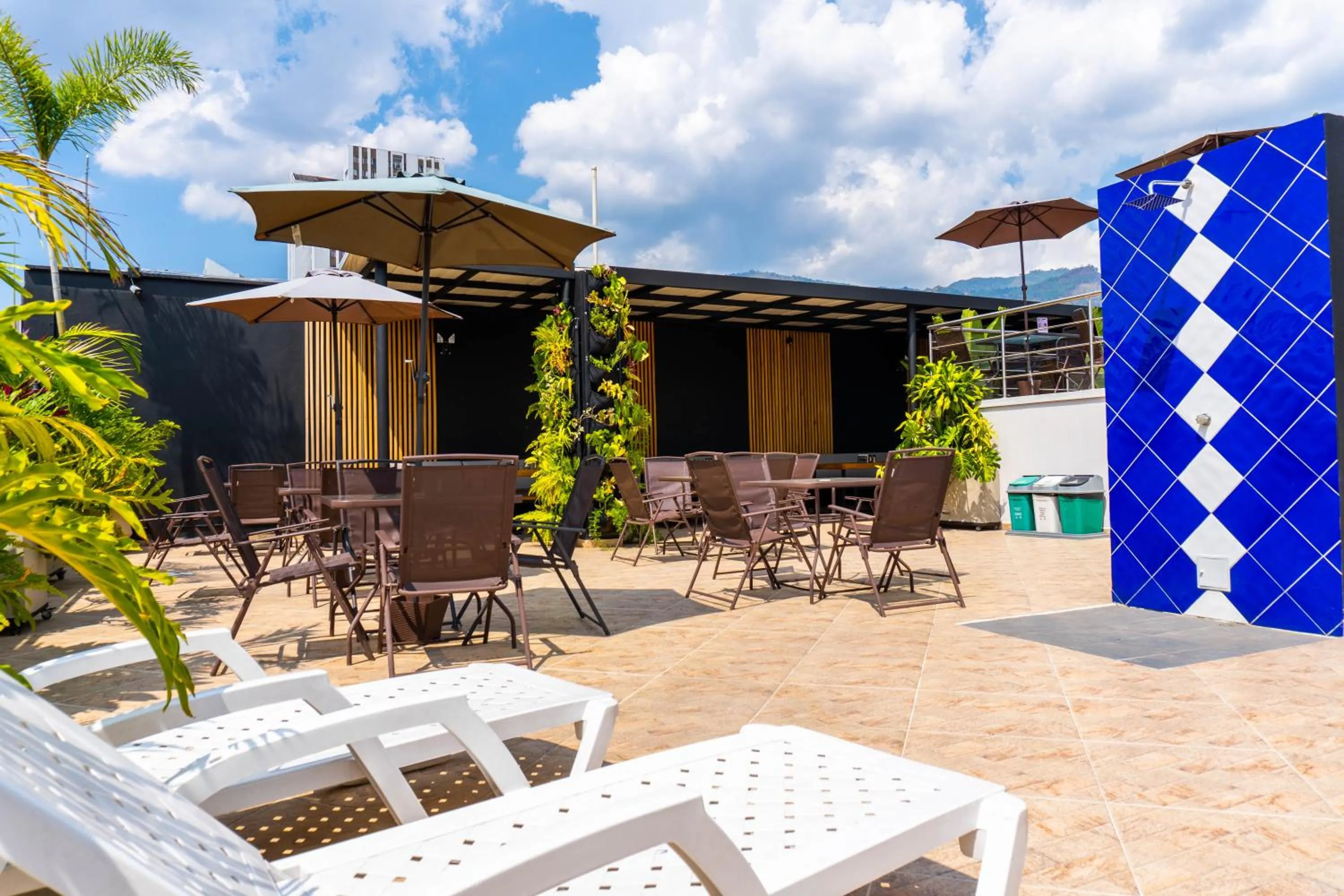 Restaurant/places to eat in Hotel California City