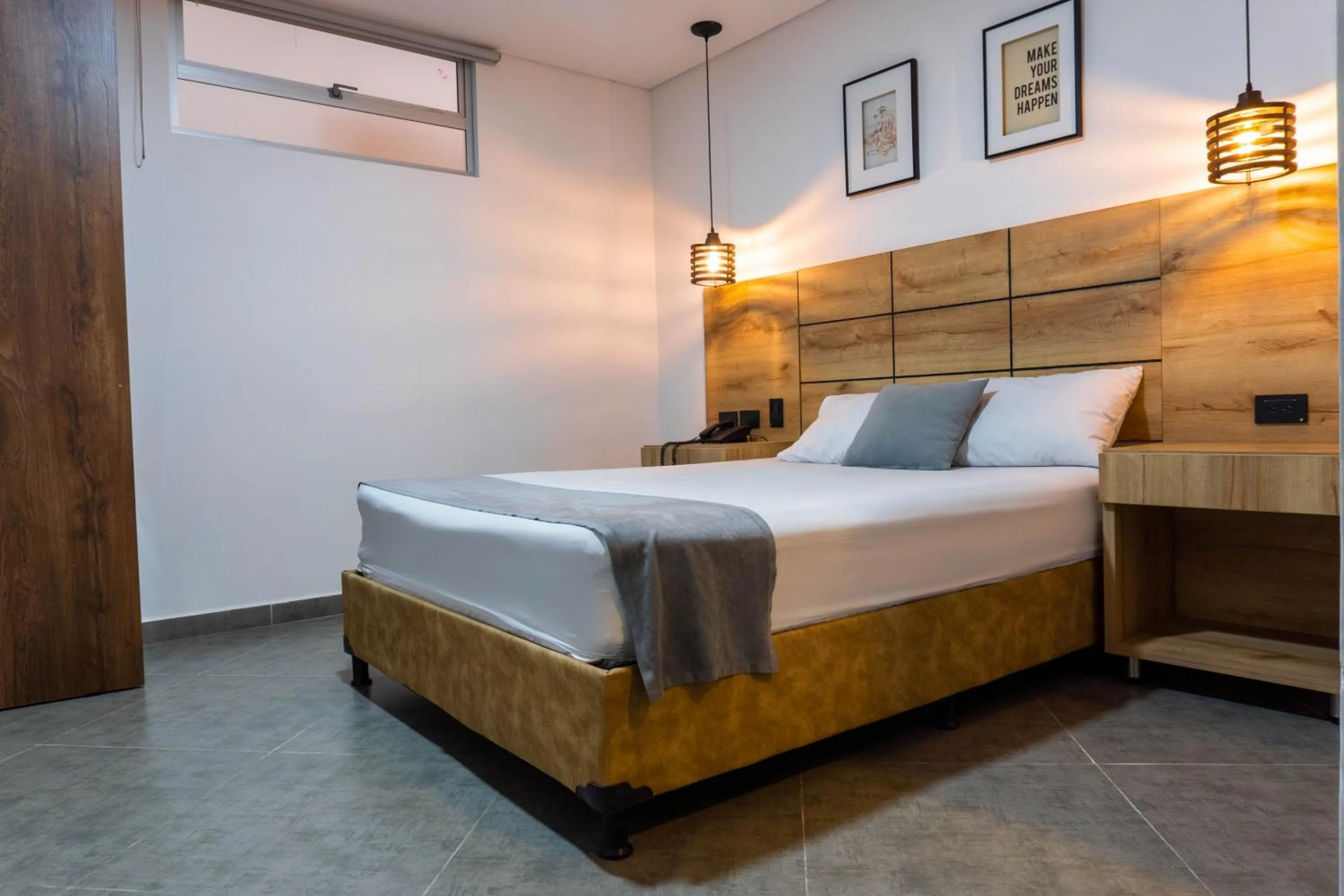 Bed in Hotel California City