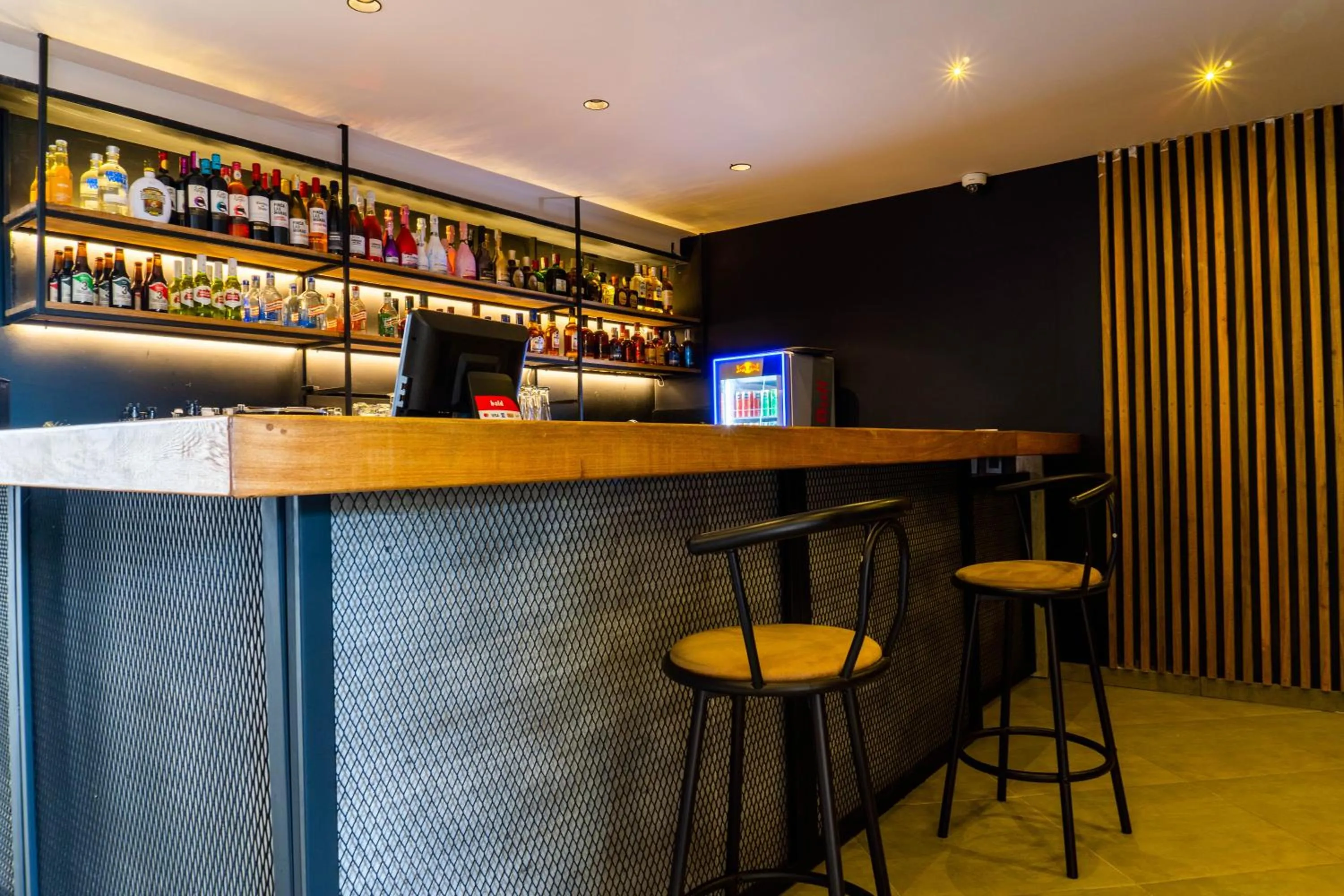 Restaurant/places to eat in Hotel California City