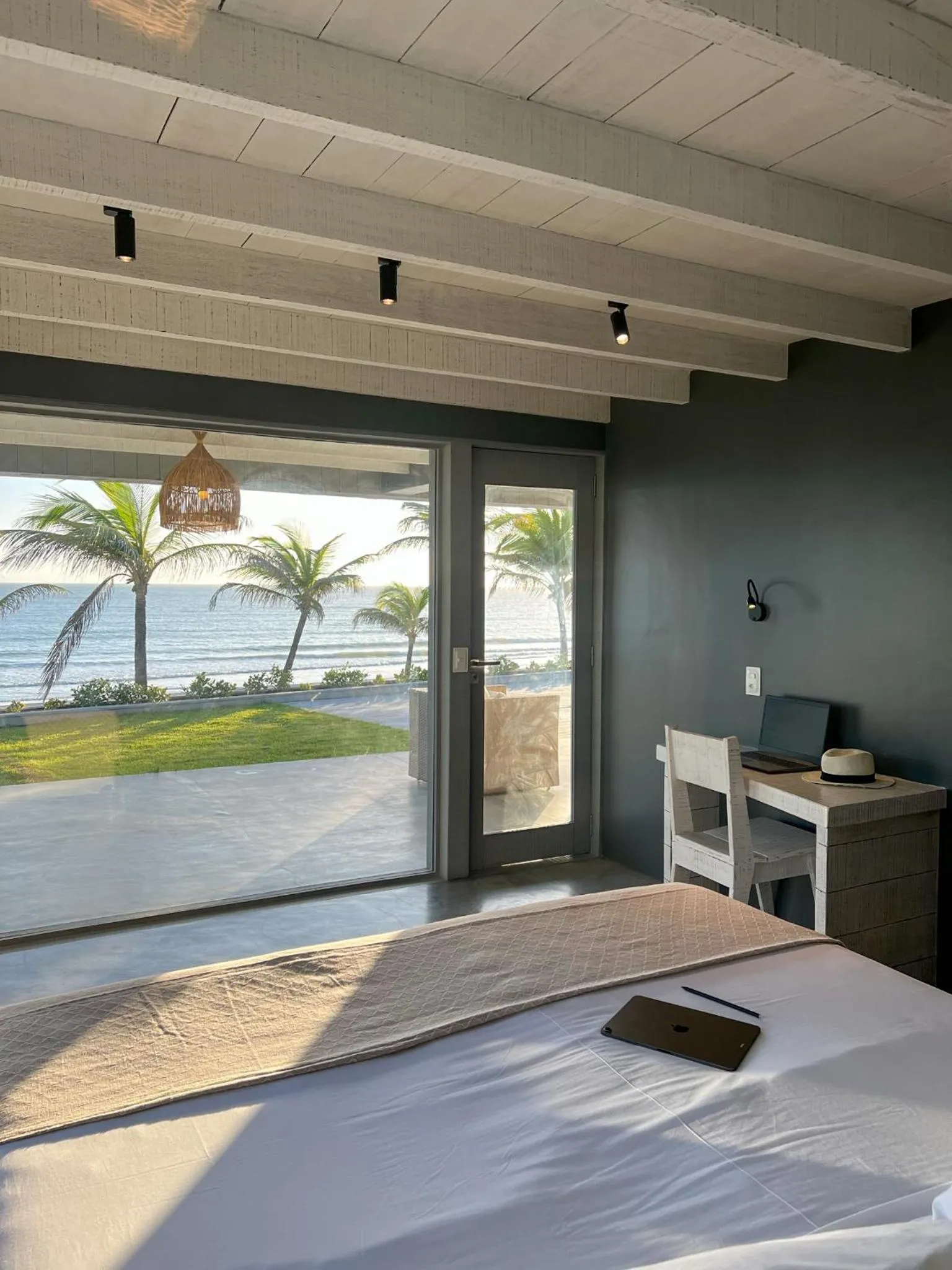 Sea view, Bed in Club de Mar Condo Hotel