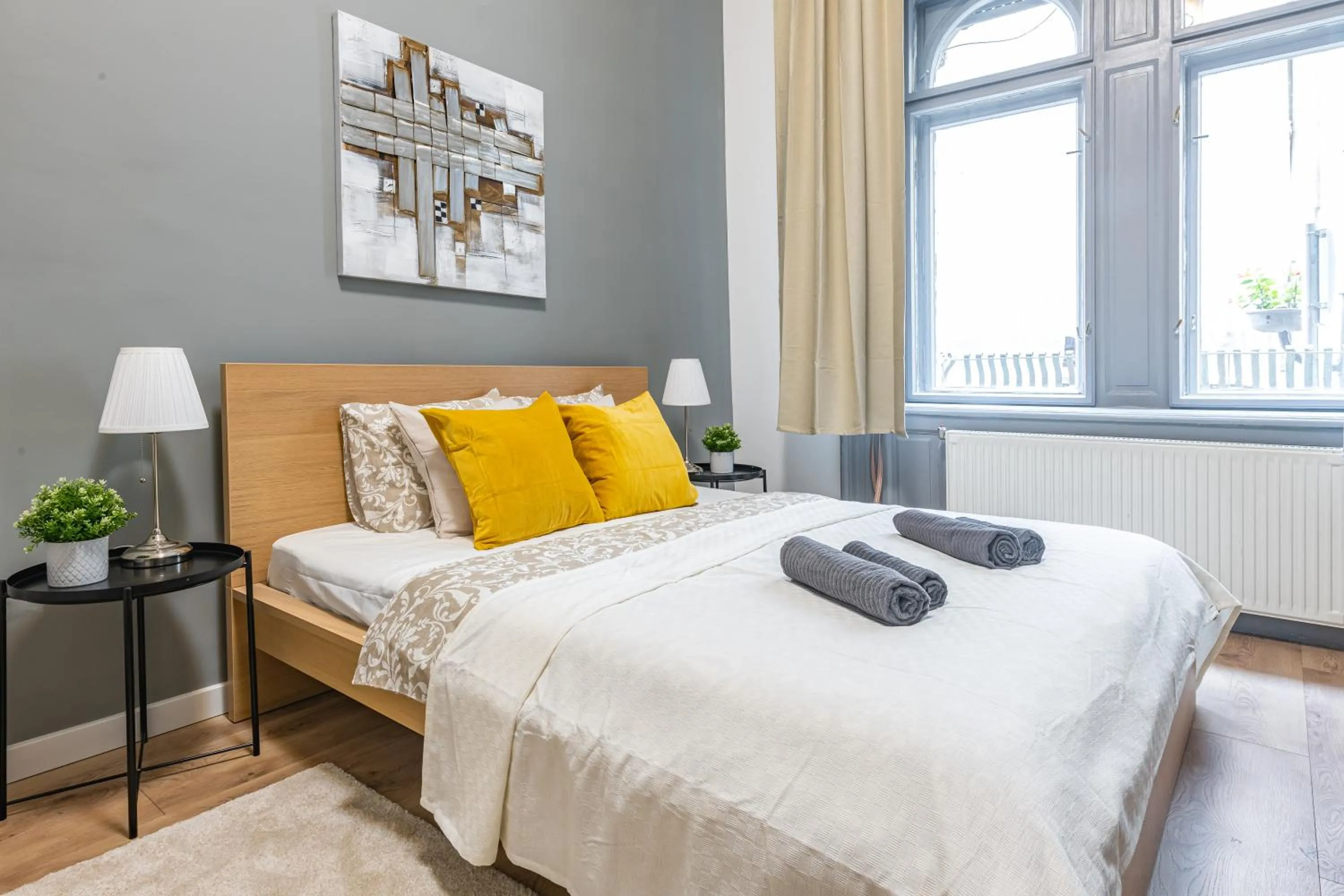 Deluxe Kazincy Apartment in the Heart of Budapest