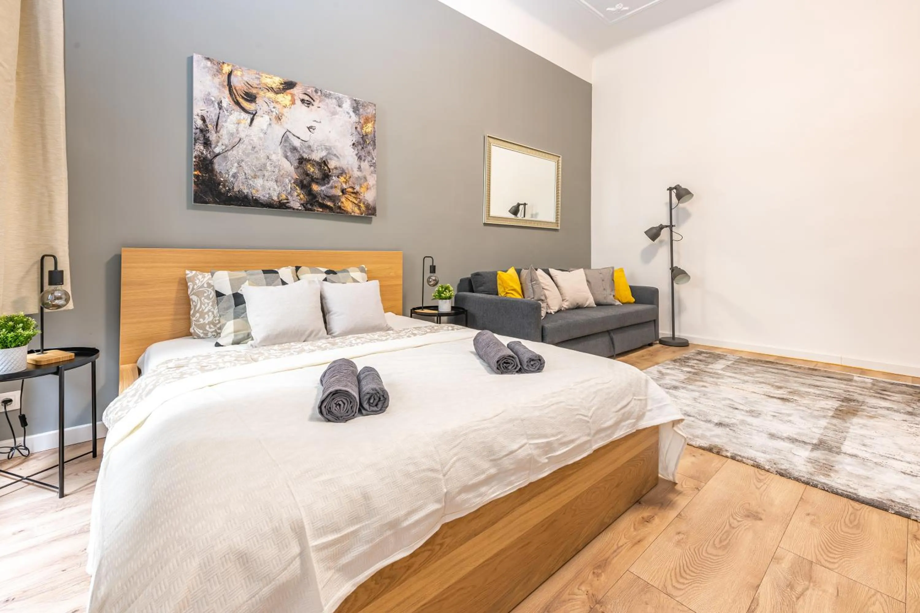 Deluxe Kazincy Apartment in the Heart of Budapest