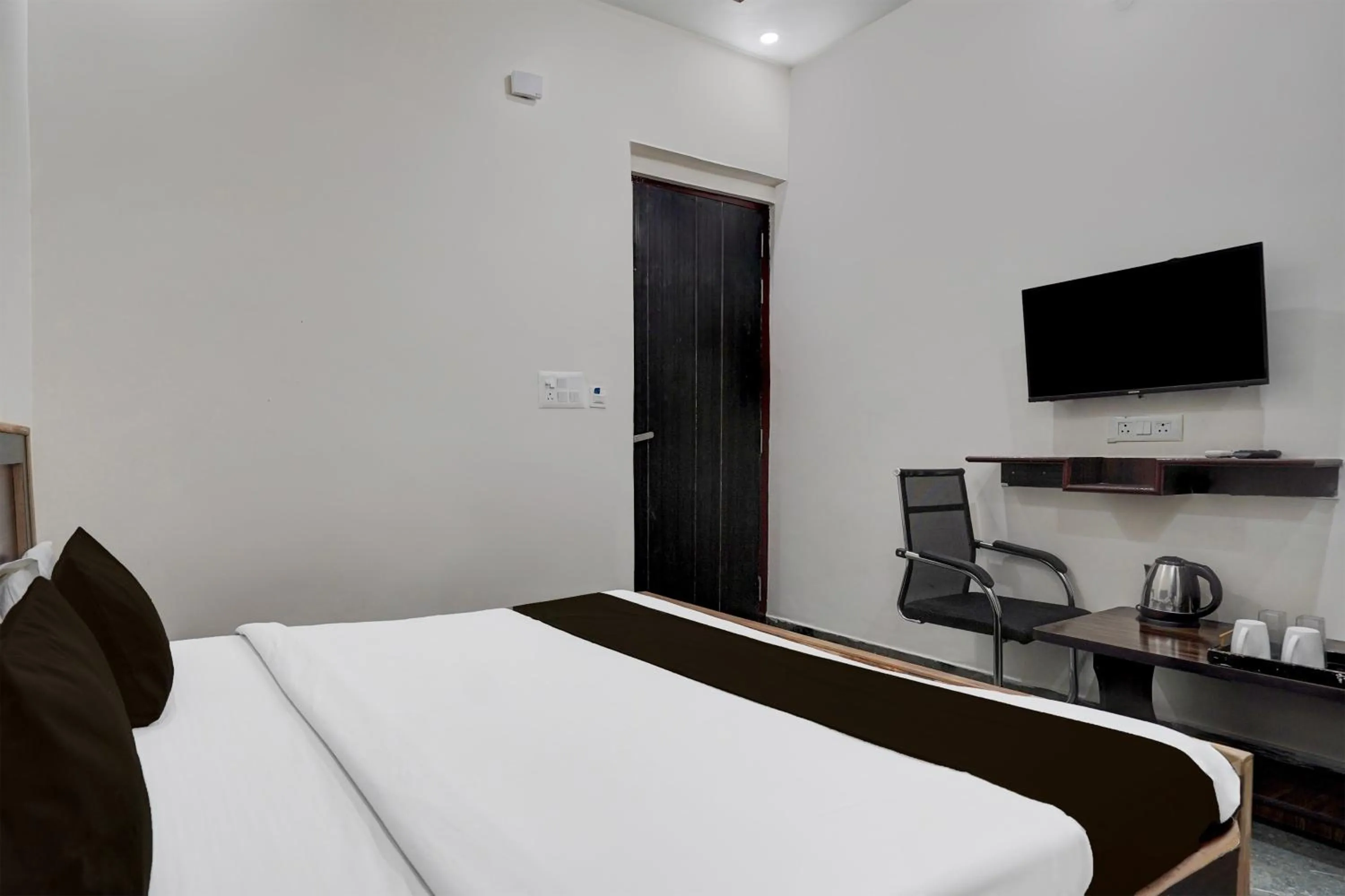 Bedroom in Hotel O Govind Nagar Near Krishan Janm Bhoomi