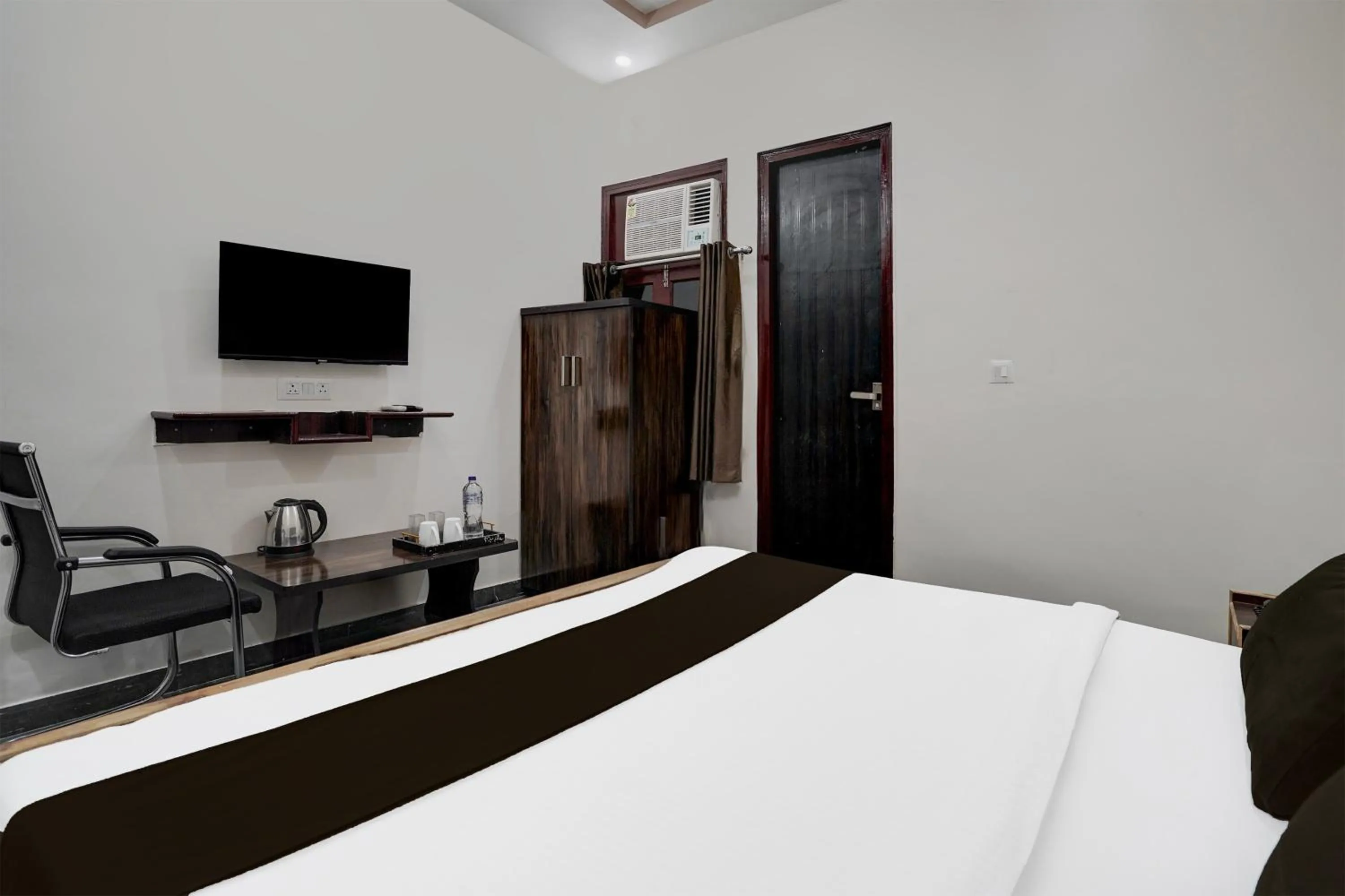 Bedroom in Hotel O Govind Nagar Near Krishan Janm Bhoomi