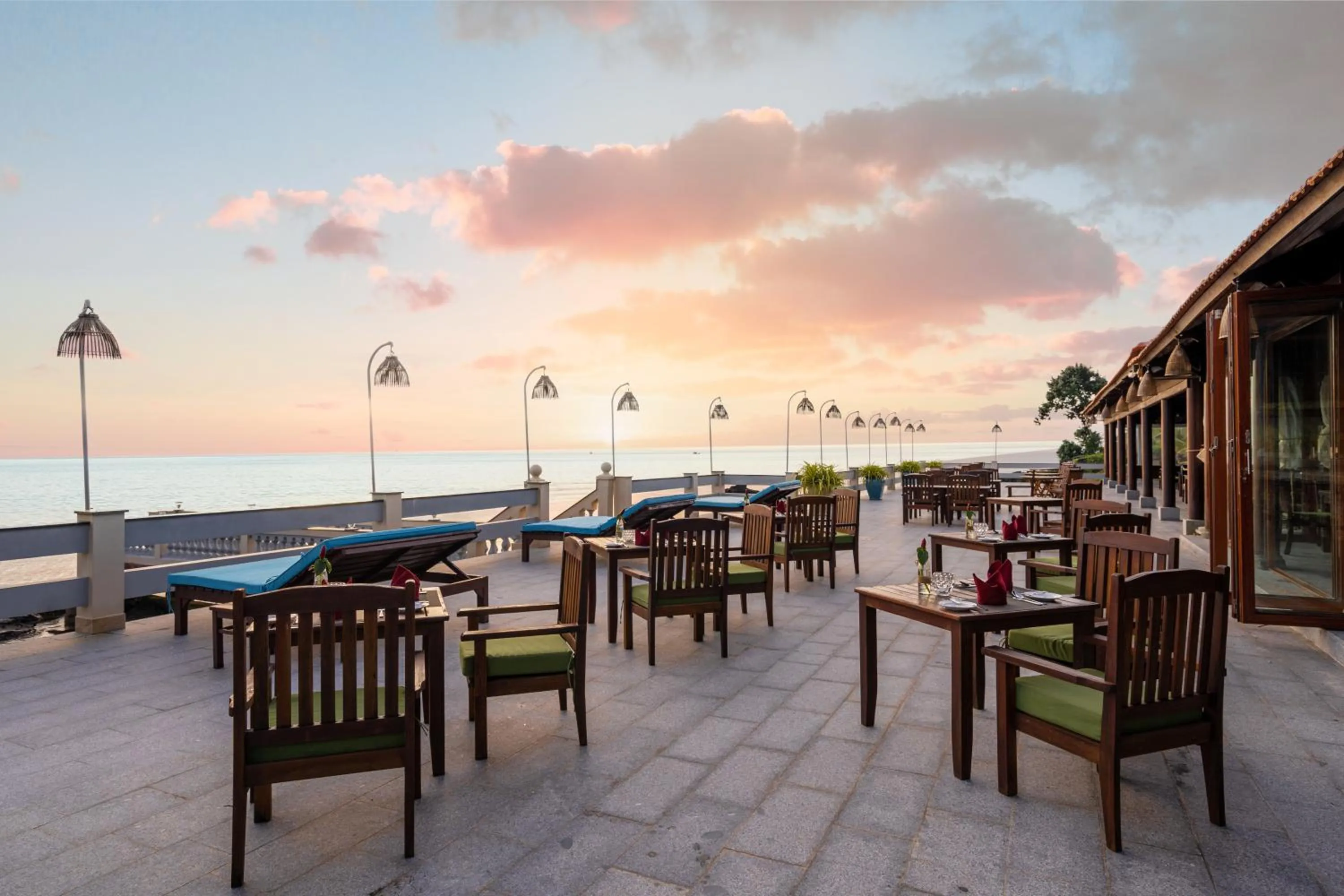 Restaurant/places to eat in Sea Sense Resort