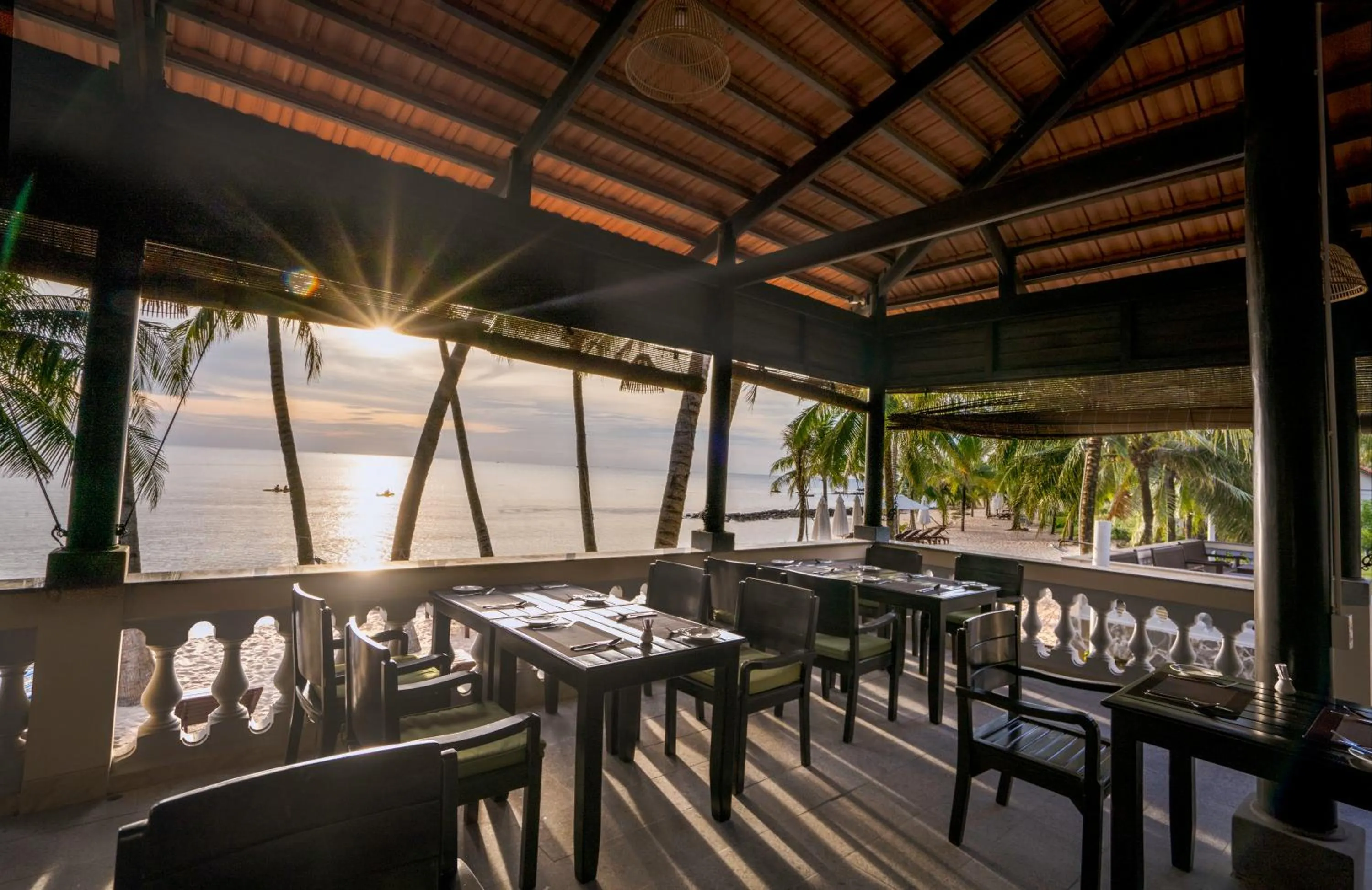 Restaurant/places to eat in Sea Sense Resort