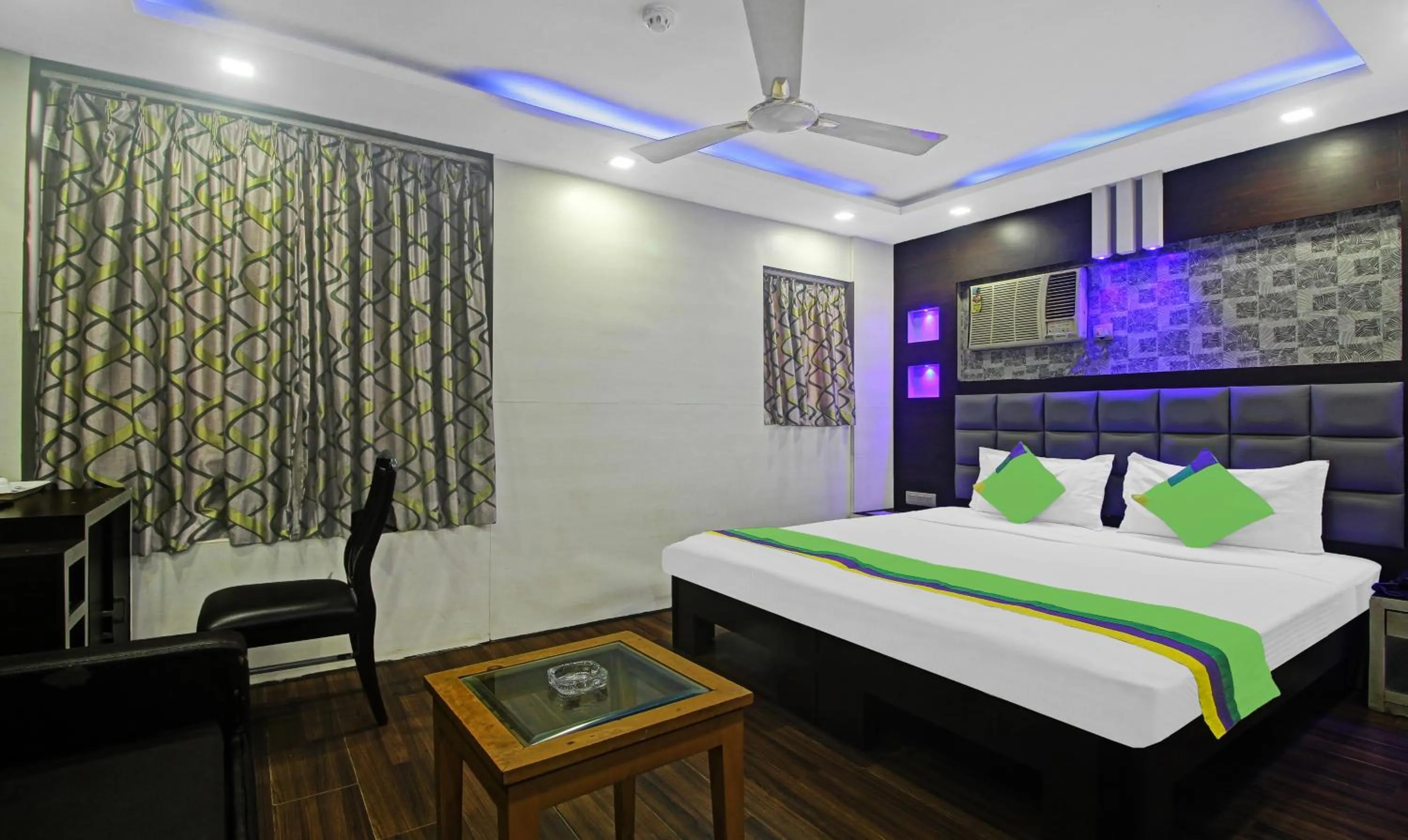 Bedroom, Bed in Treebo Mangalam, Bhawanipur