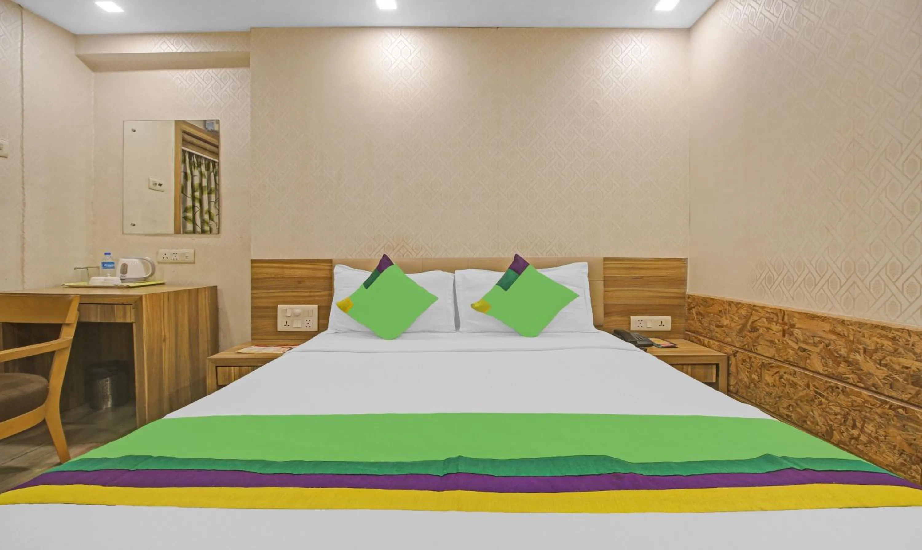 Bedroom, Bed in Treebo Mangalam, Bhawanipur