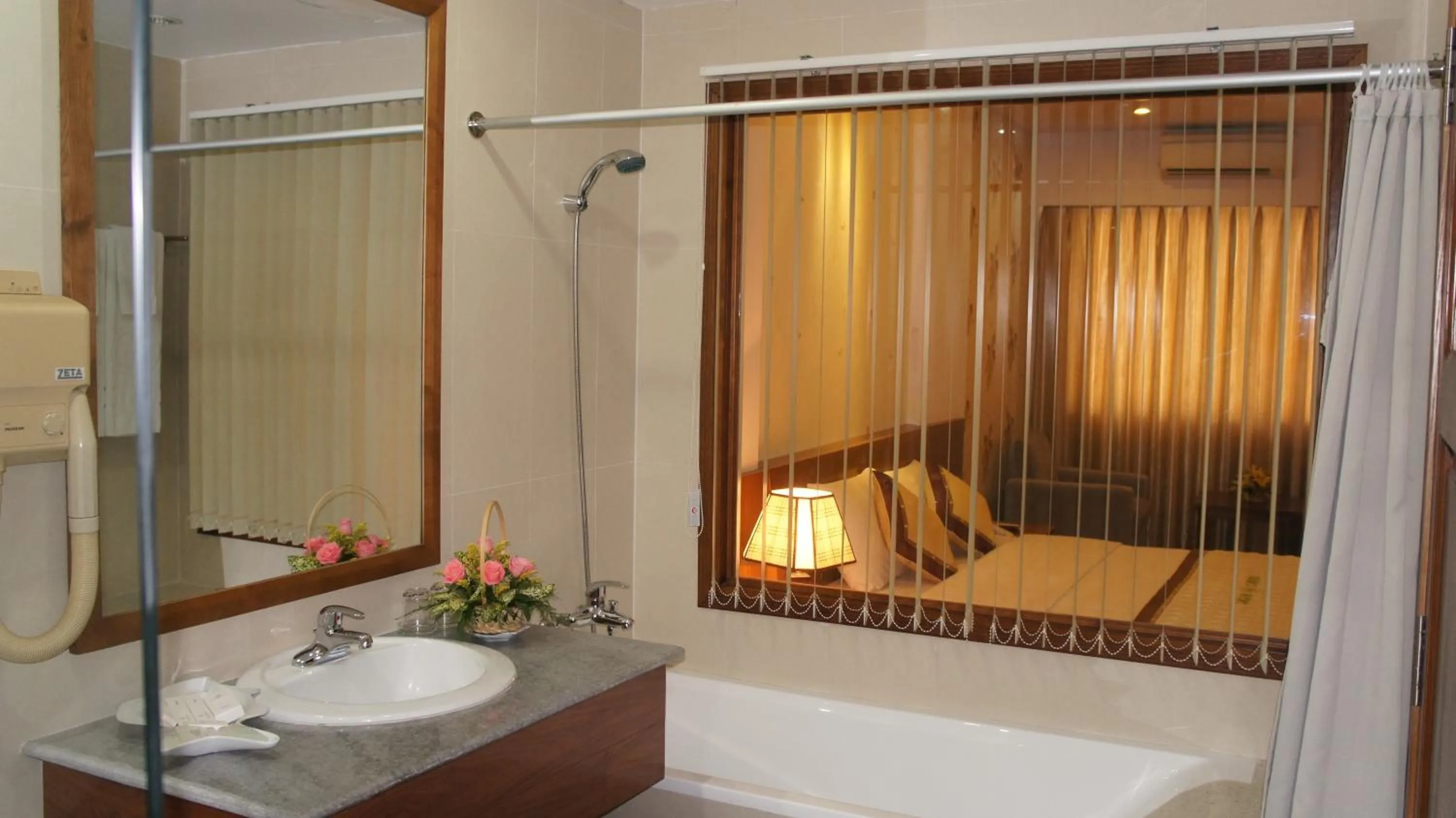 Bathroom, Bed in Saigon Can Tho Hotel