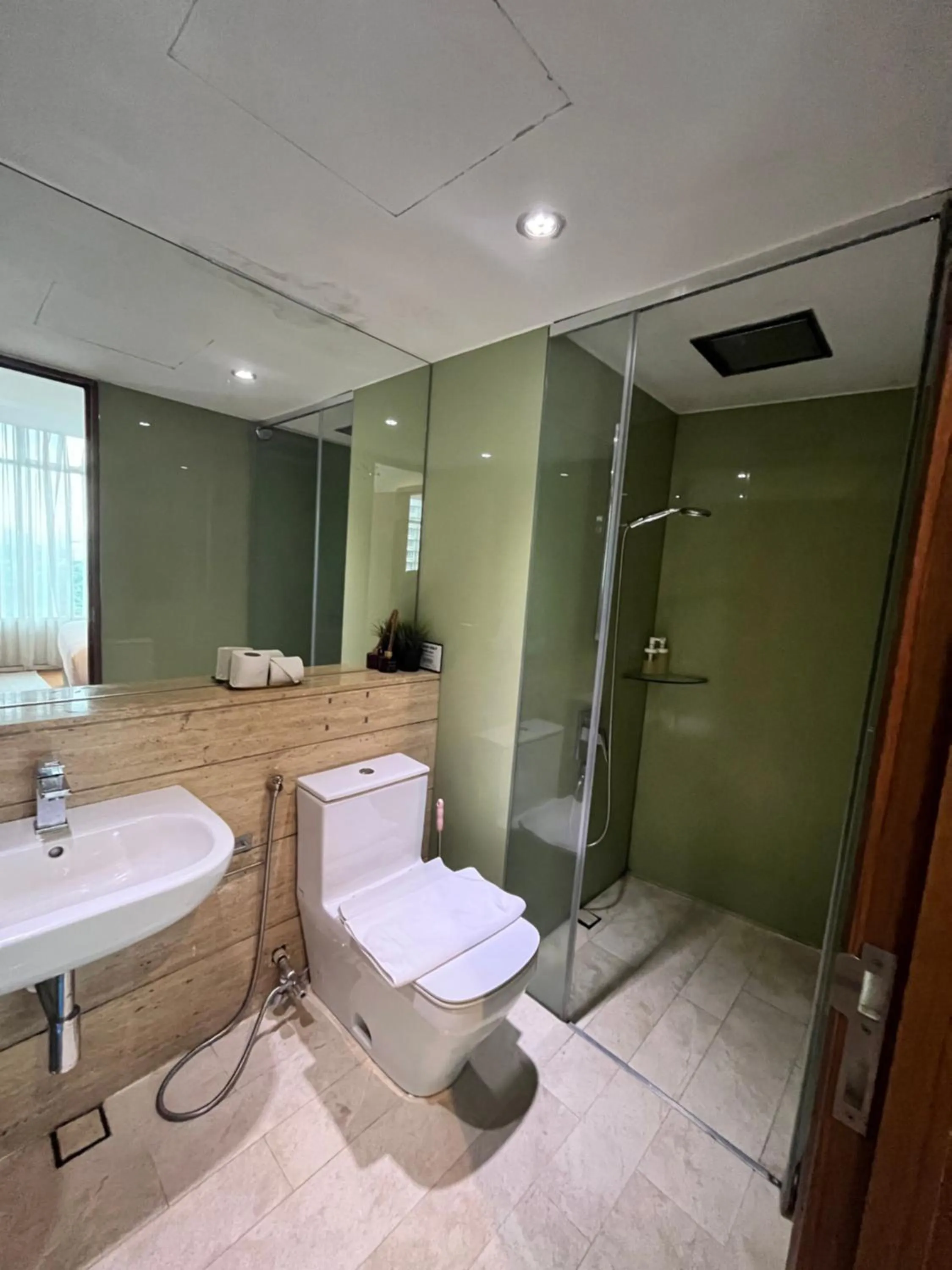 Shower in Atmoods - Vortex KLCC