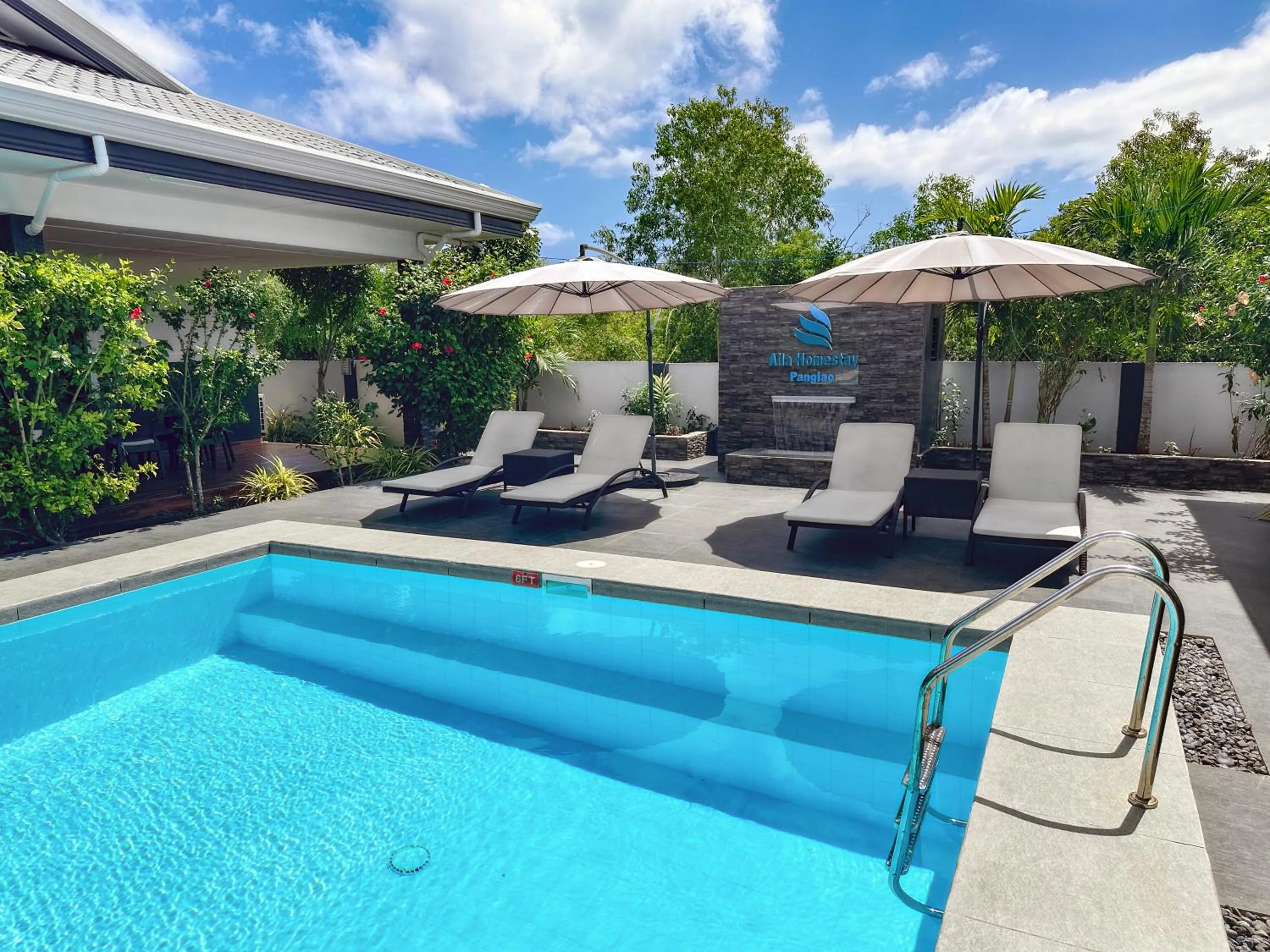 Swimming pool in Aila Homestay