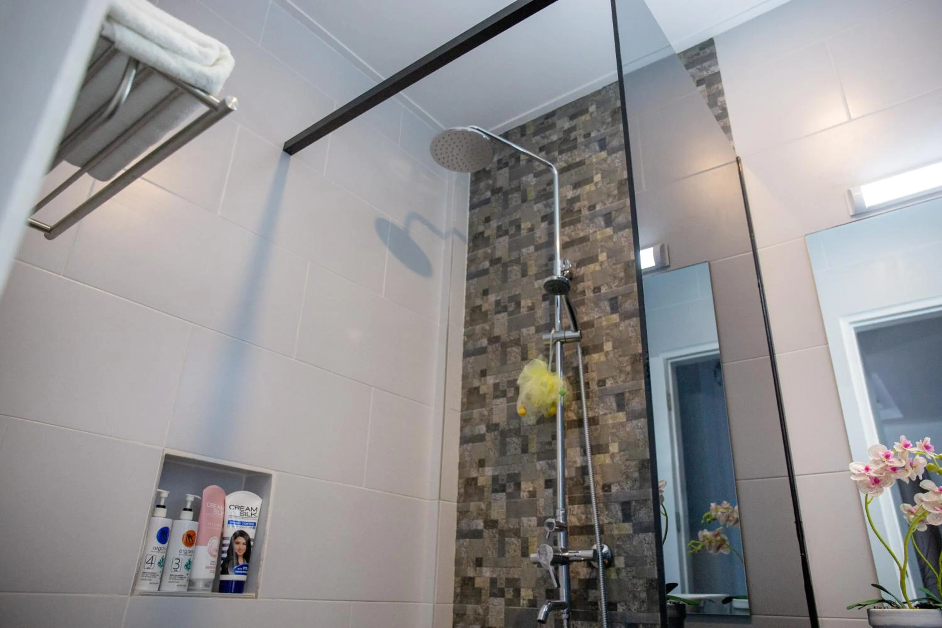 Shower in Aila Homestay