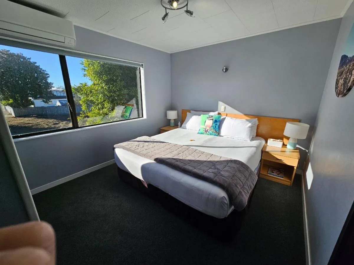 Bed in Hacienda Motor Lodge