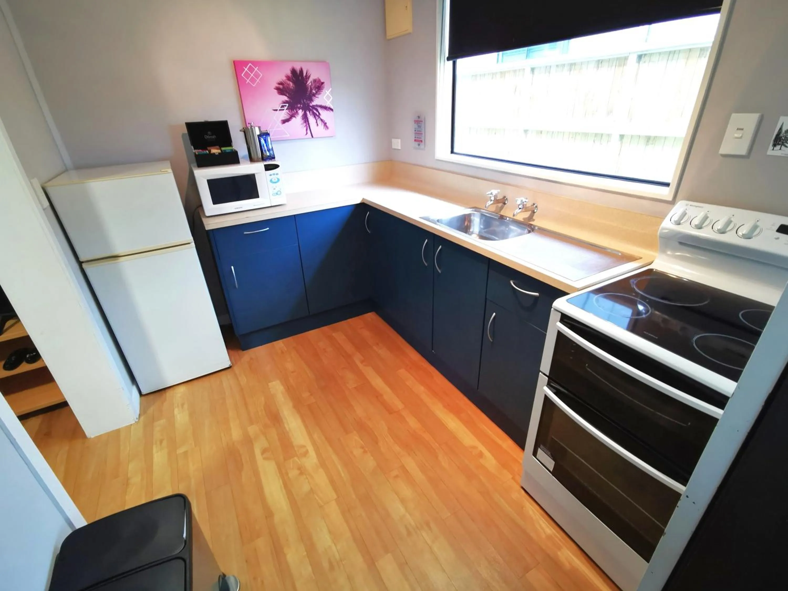 Kitchen or kitchenette in Hacienda Motor Lodge
